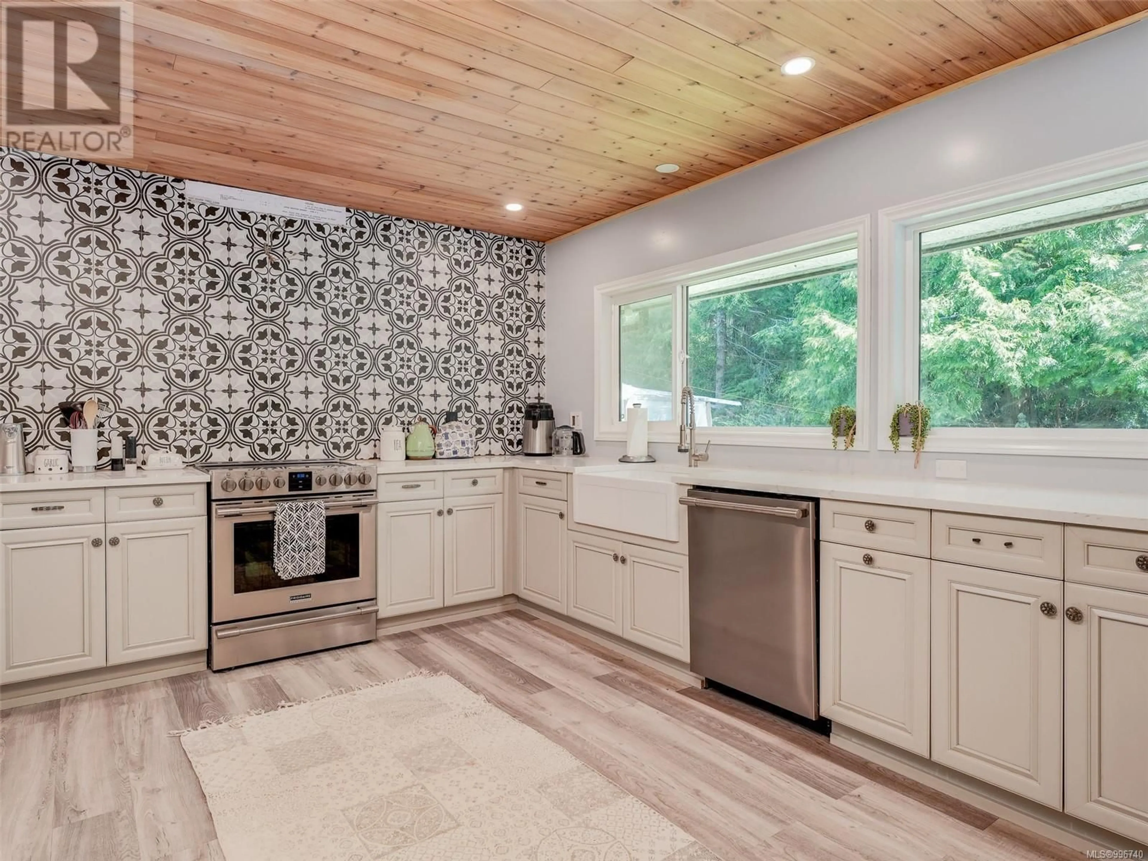 Open concept kitchen, ceramic/tile floor for 2805 WOODHAVEN ROAD, Sooke British Columbia V9Z1G6