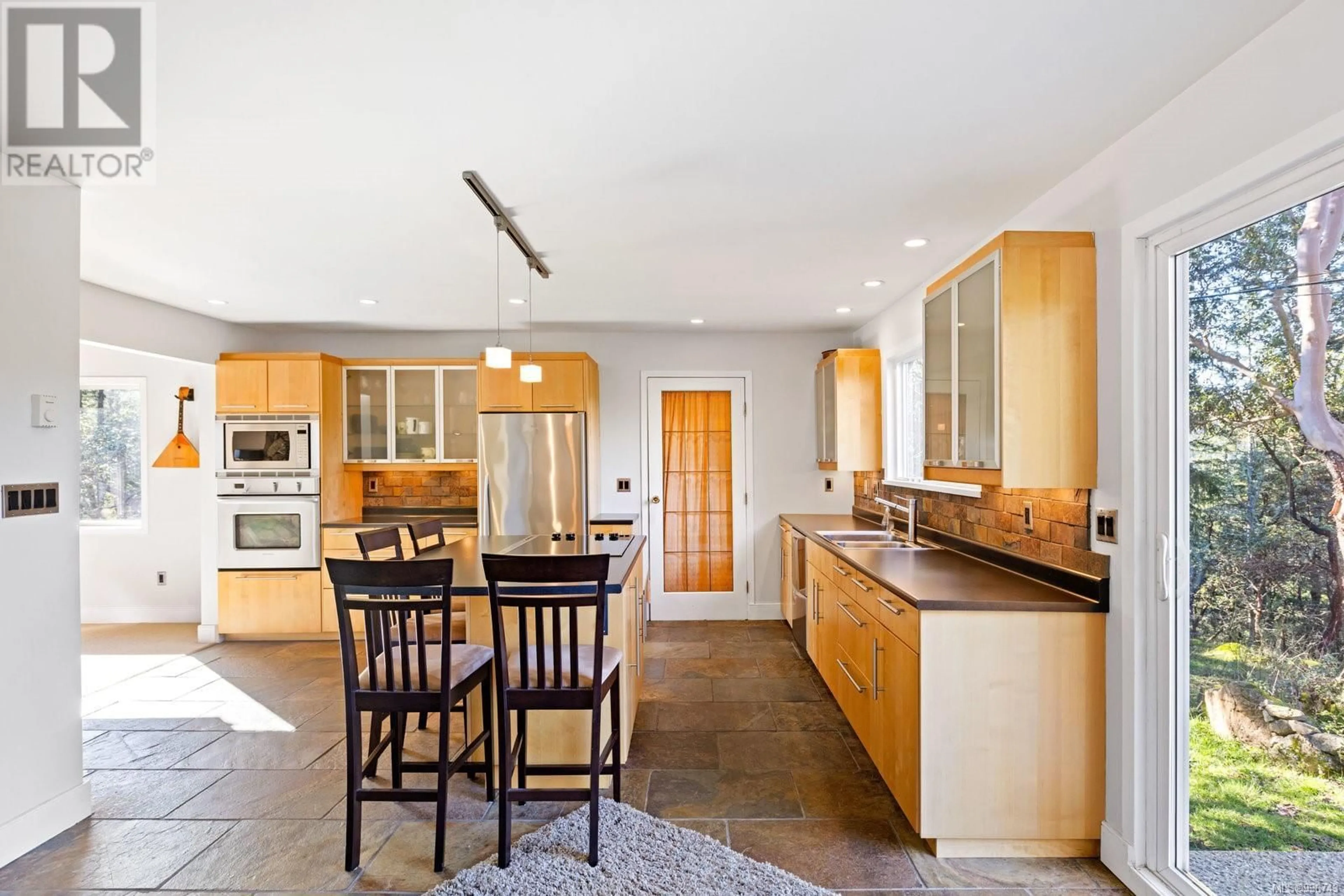 Open concept kitchen, ceramic/tile floor for 62 HARTLAND AVENUE, Saanich British Columbia V9E1L7