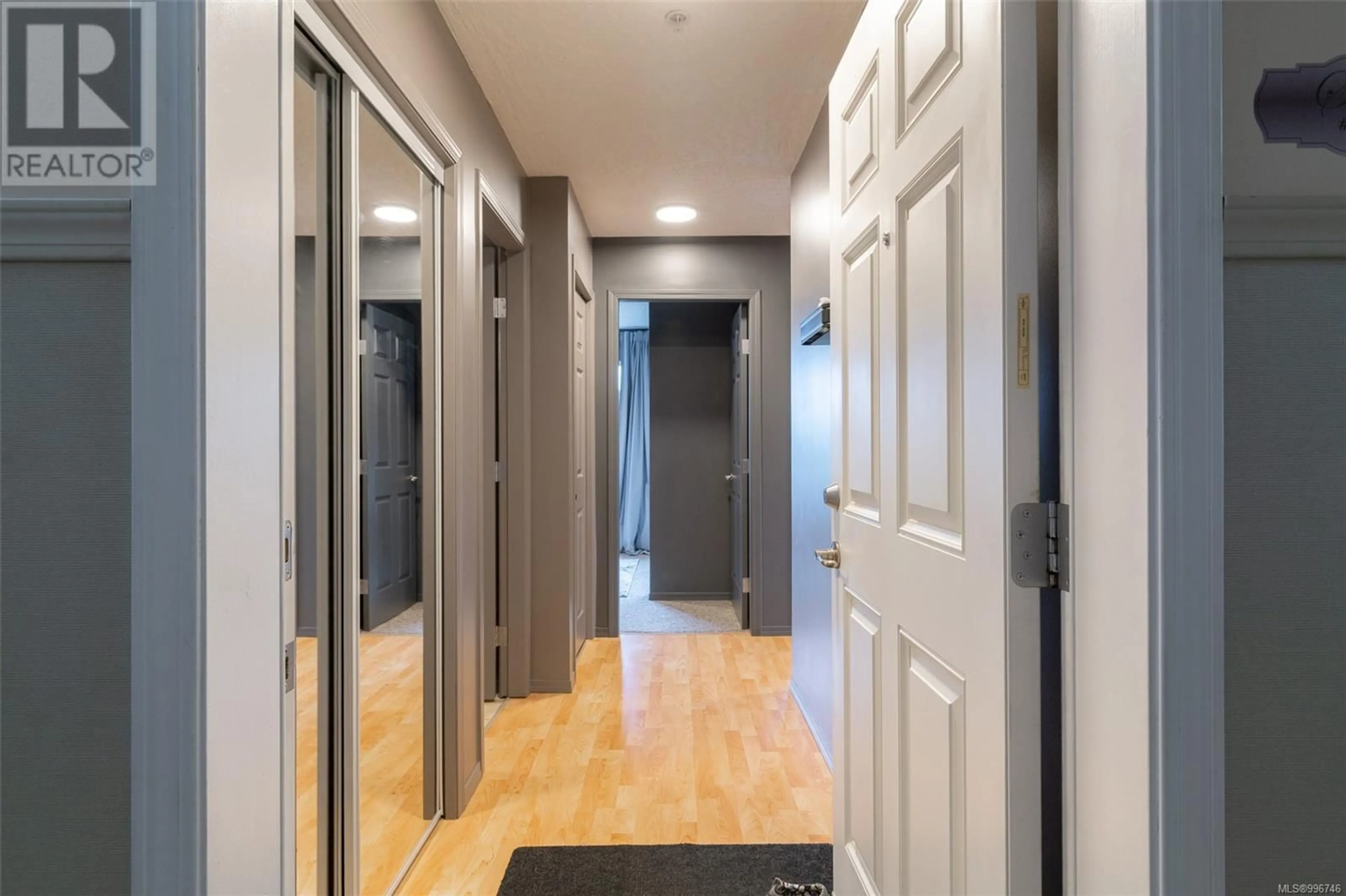 Indoor entryway for 4 - 8 WHITE STREET, Ladysmith British Columbia V9G1B8