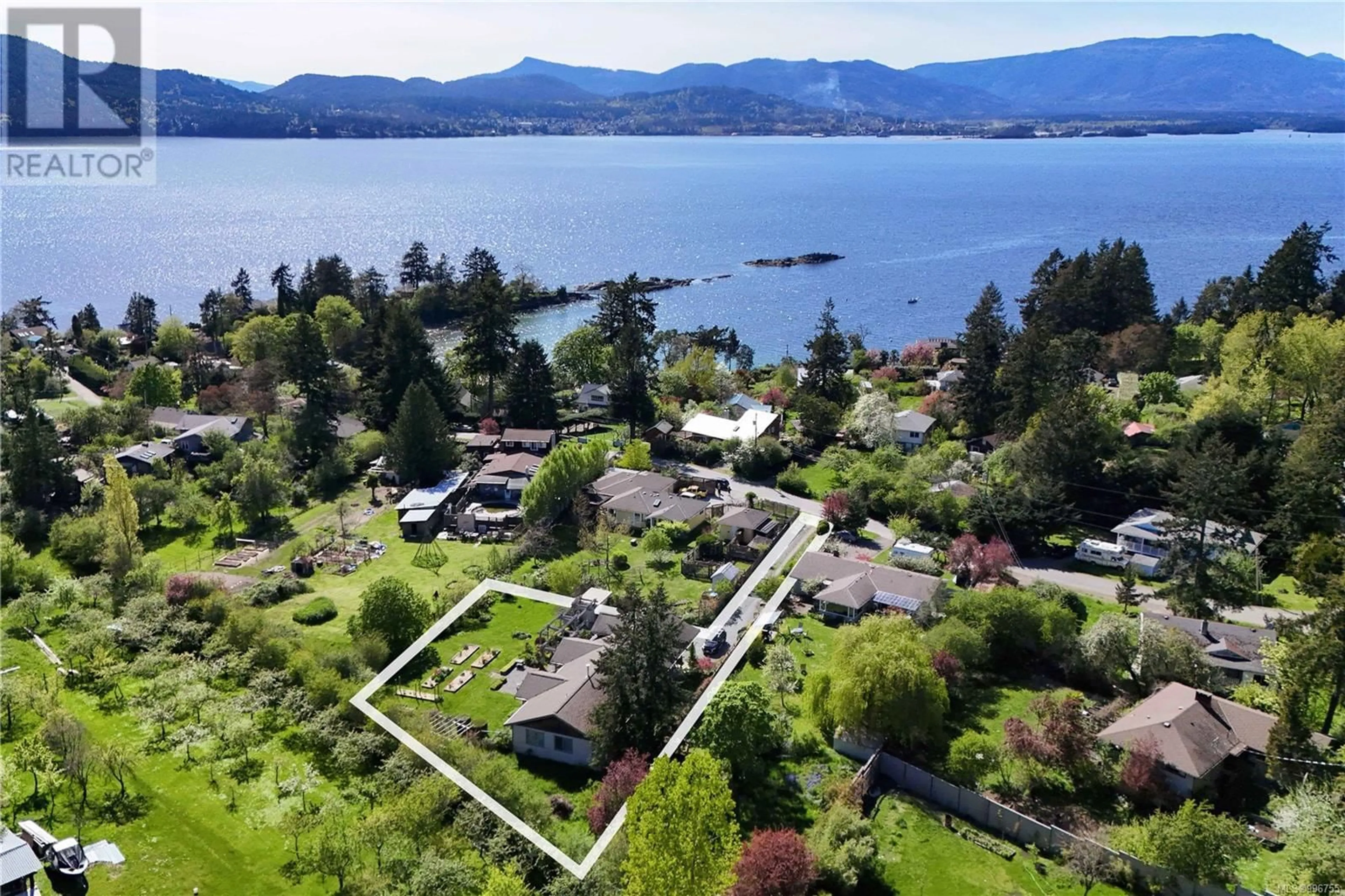 A pic from outside/outdoor area/front of a property/back of a property/a pic from drone, water/lake/river/ocean view for 115 BAYVIEW ROAD, Salt Spring British Columbia V8K1L2
