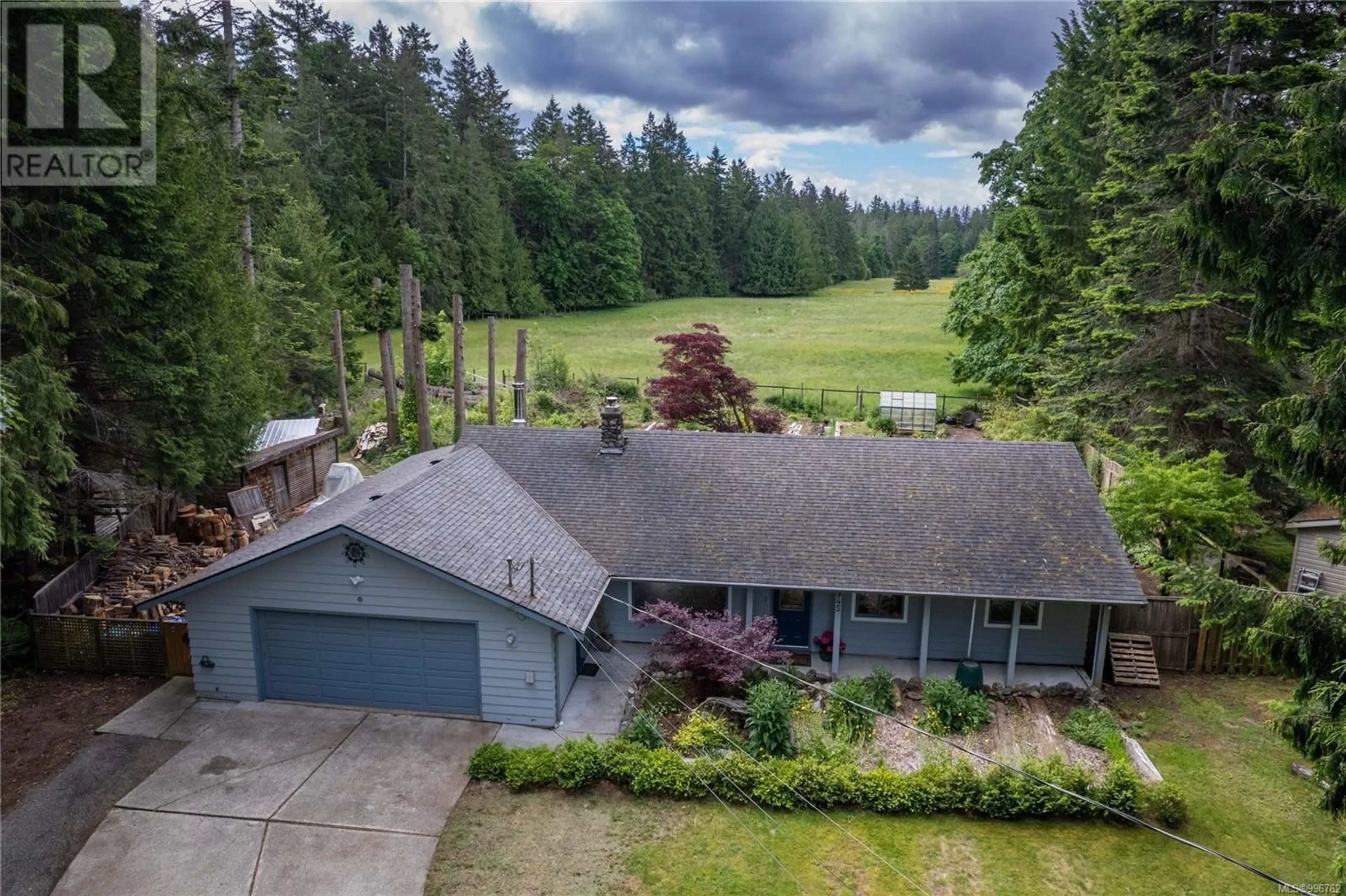 A pic from outside/outdoor area/front of a property/back of a property/a pic from drone, unknown for 945 TERRIEN WAY, Parksville British Columbia V9P1T2