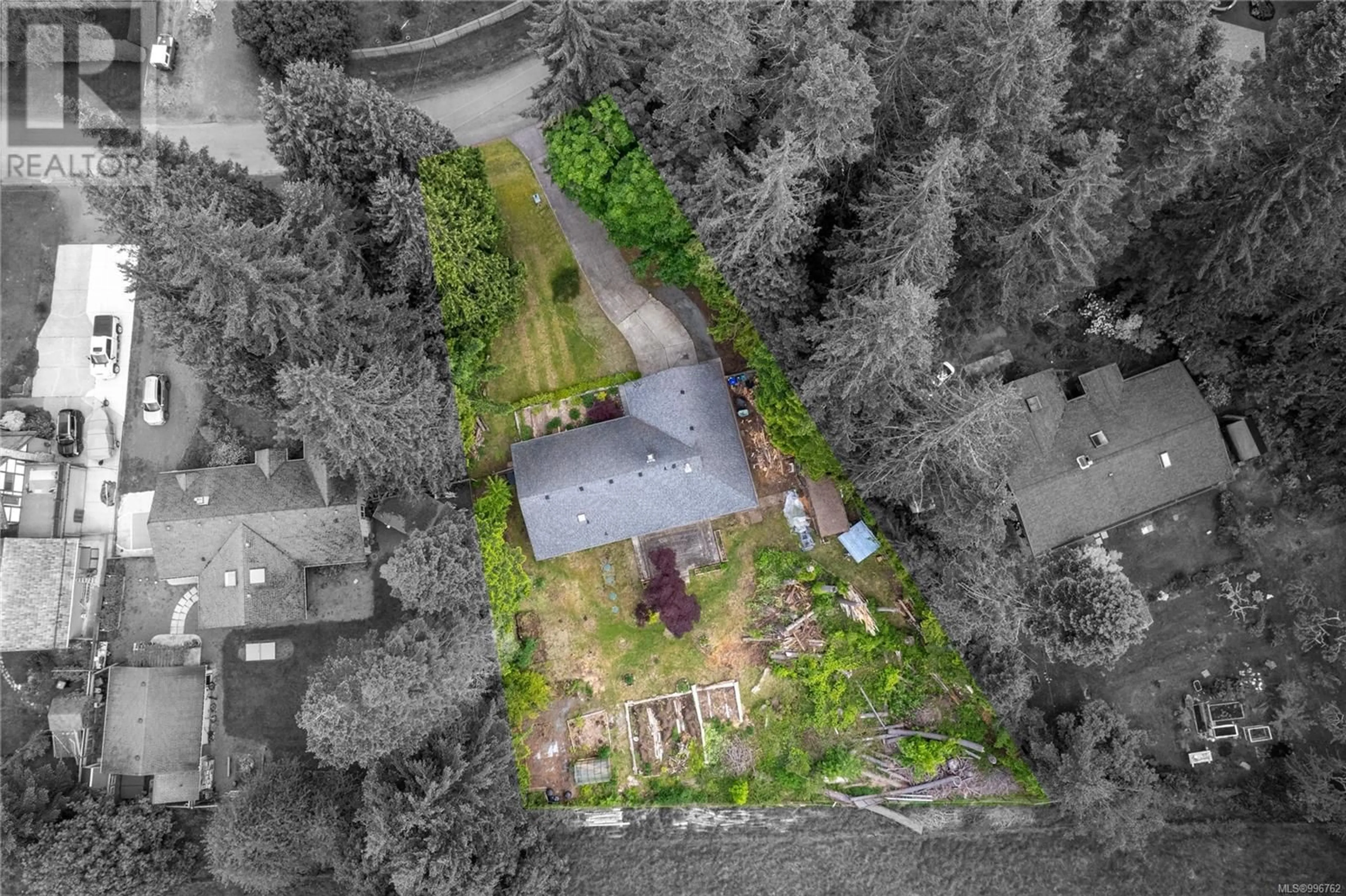 A pic from outside/outdoor area/front of a property/back of a property/a pic from drone, street for 945 TERRIEN WAY, Parksville British Columbia V9P1T2