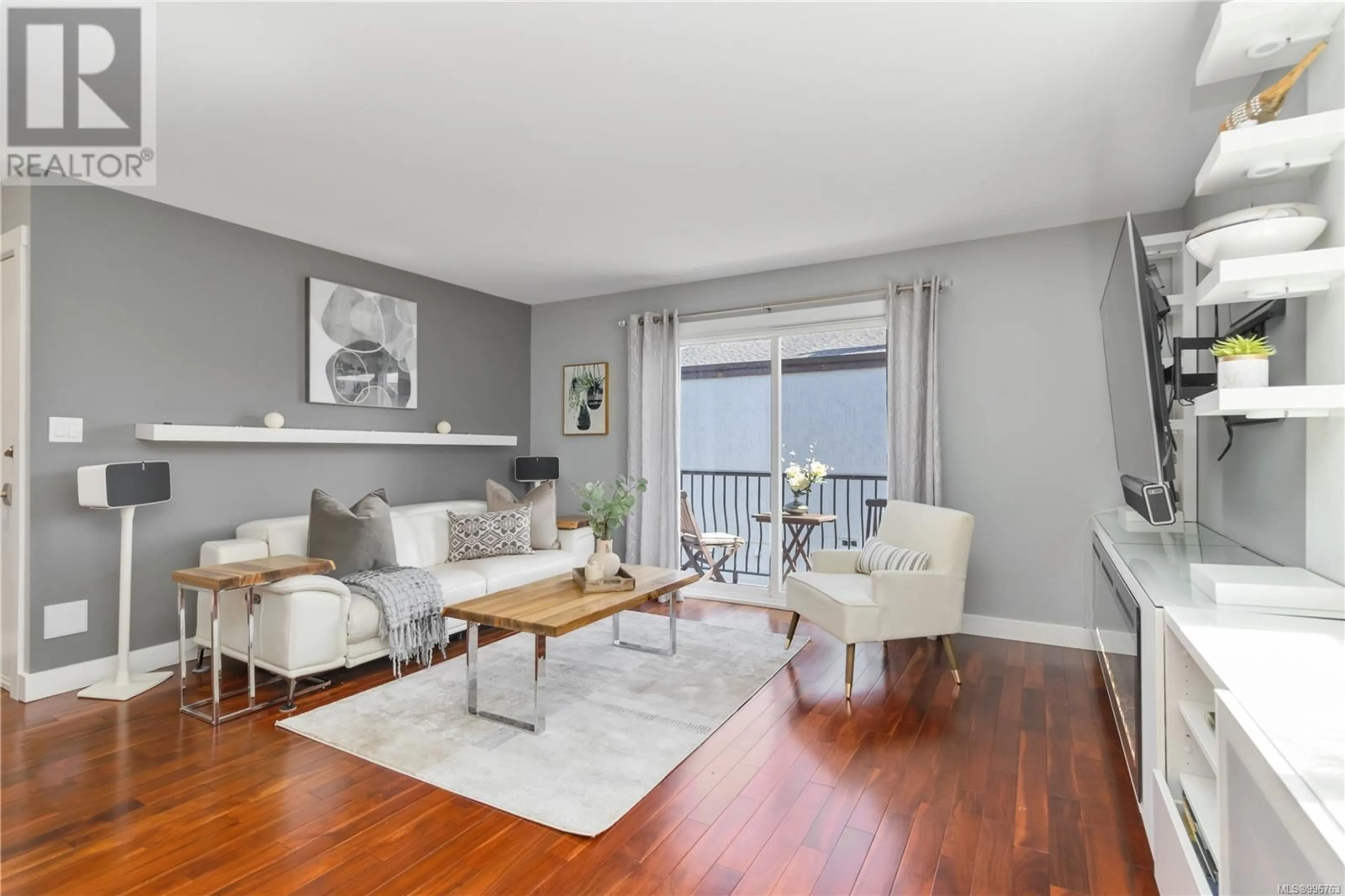 Living room with furniture, wood/laminate floor for 6 - 100 NIAGARA STREET, Victoria British Columbia V8V1E9