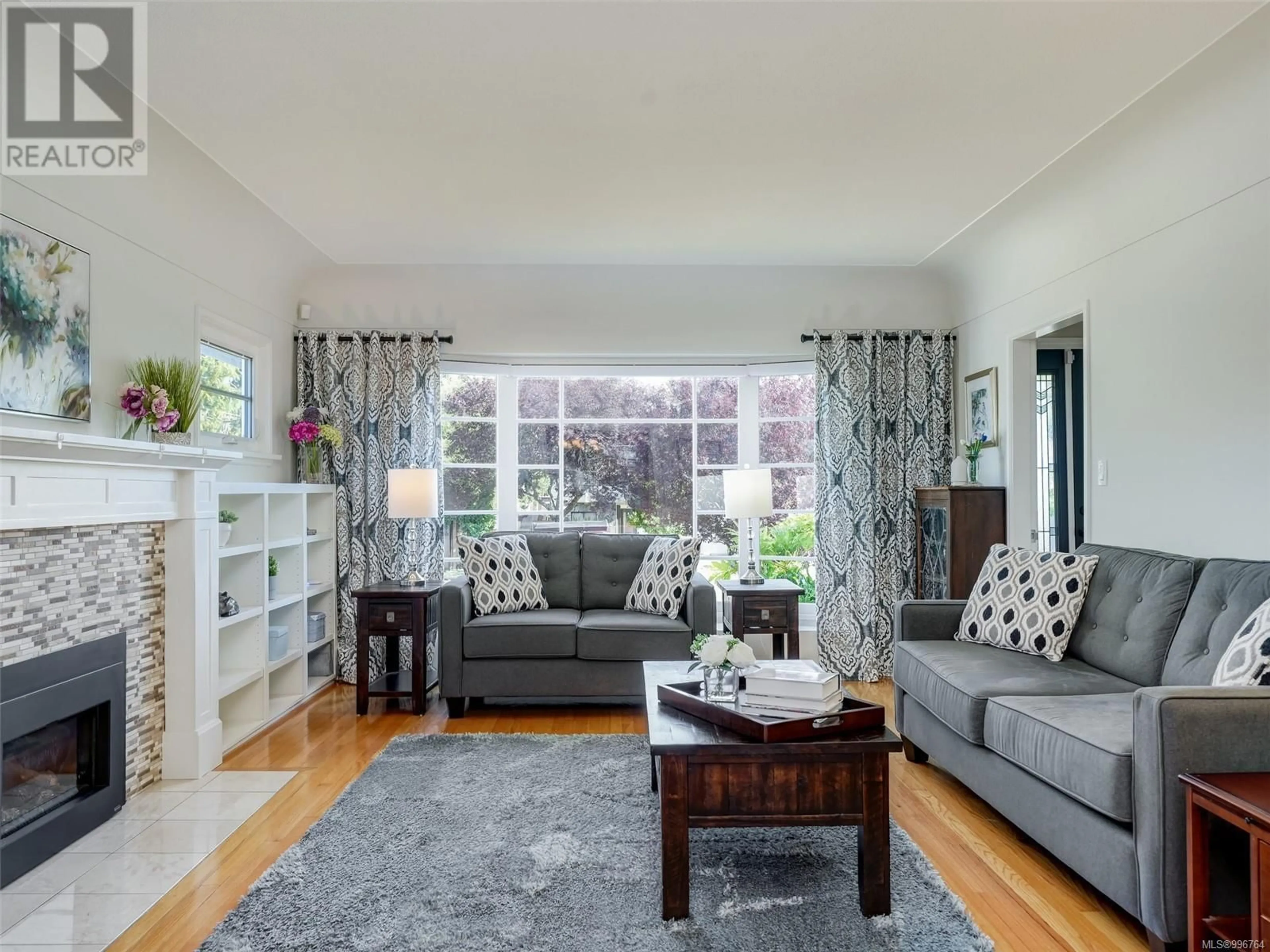 Living room with furniture, unknown for 2021 KINGS ROAD, Oak Bay British Columbia V8R2P6