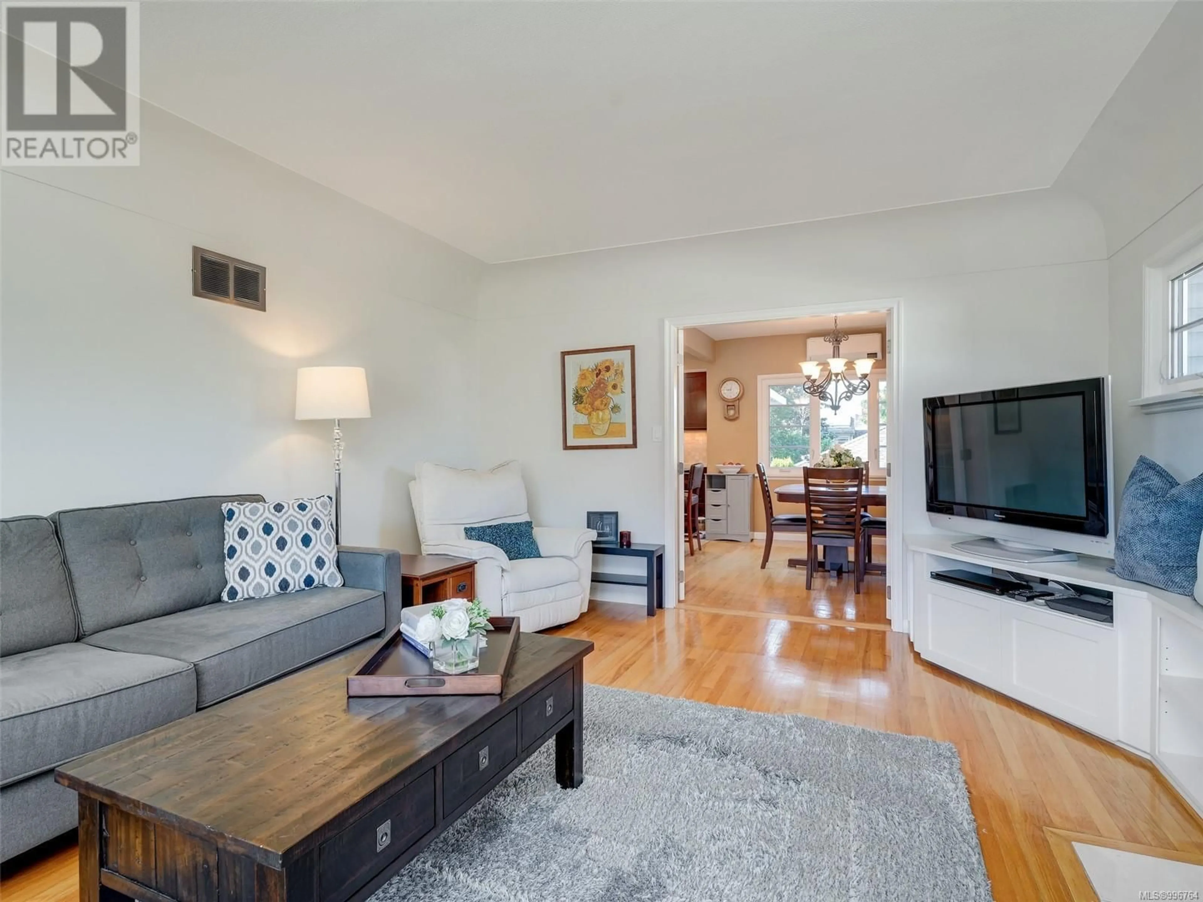 Living room with furniture, unknown for 2021 KINGS ROAD, Oak Bay British Columbia V8R2P6