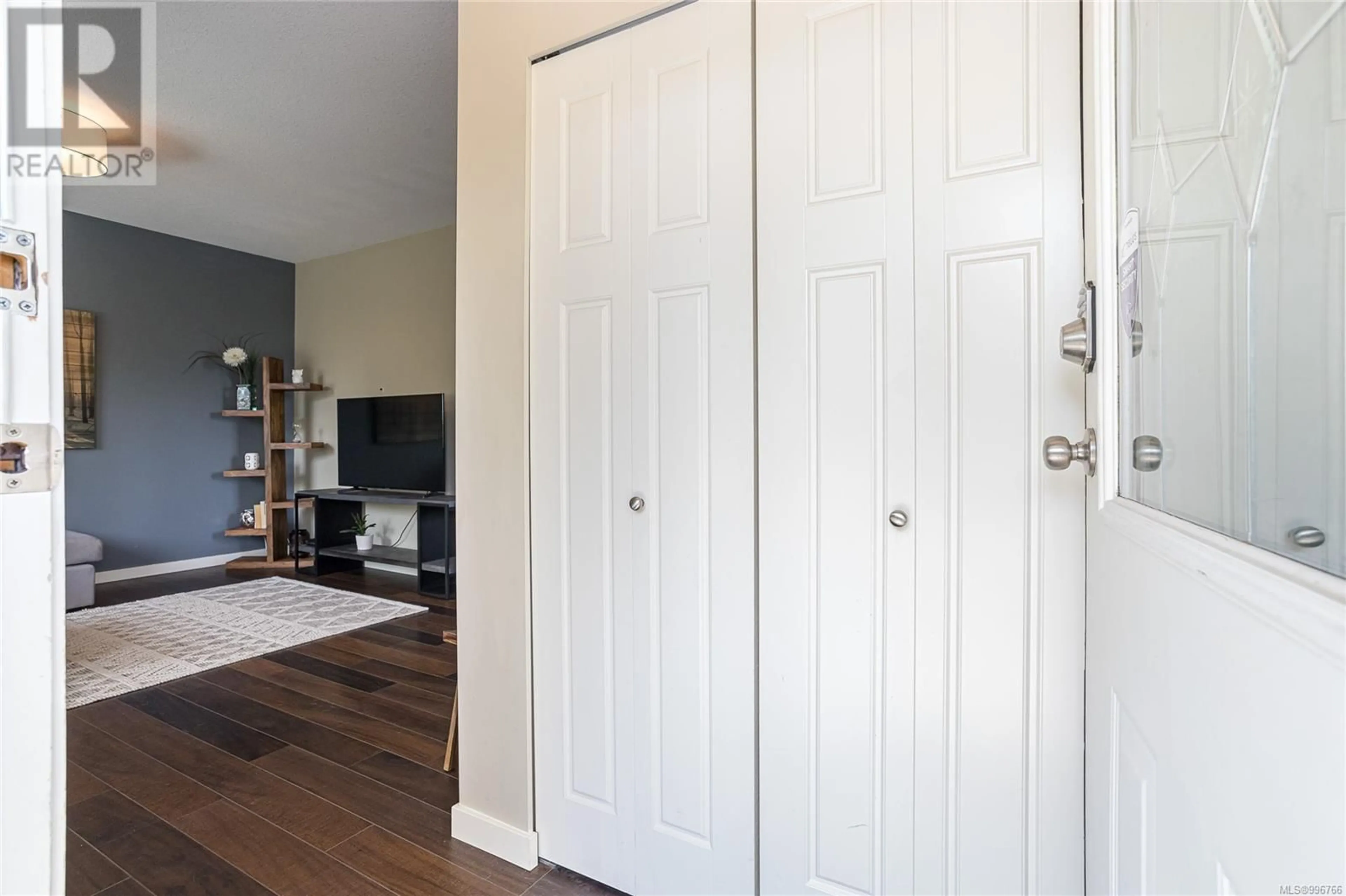 Indoor entryway for 102 - 2160 RIDGEMONT PLACE, Nanaimo British Columbia V9T0C8