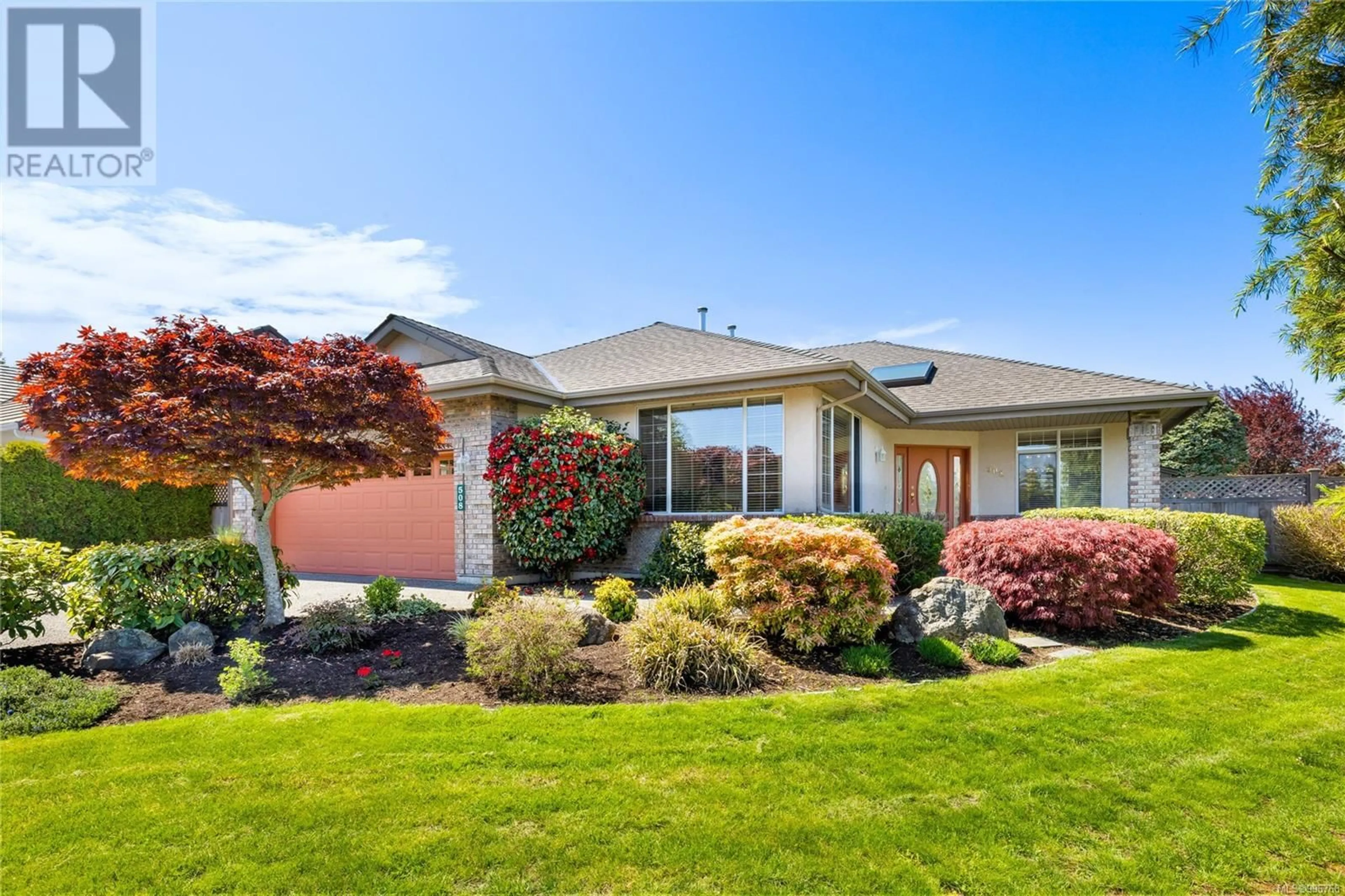 Home with vinyl exterior material, street for 508 DOGLEG CLOSE, Qualicum Beach British Columbia V9K1E1
