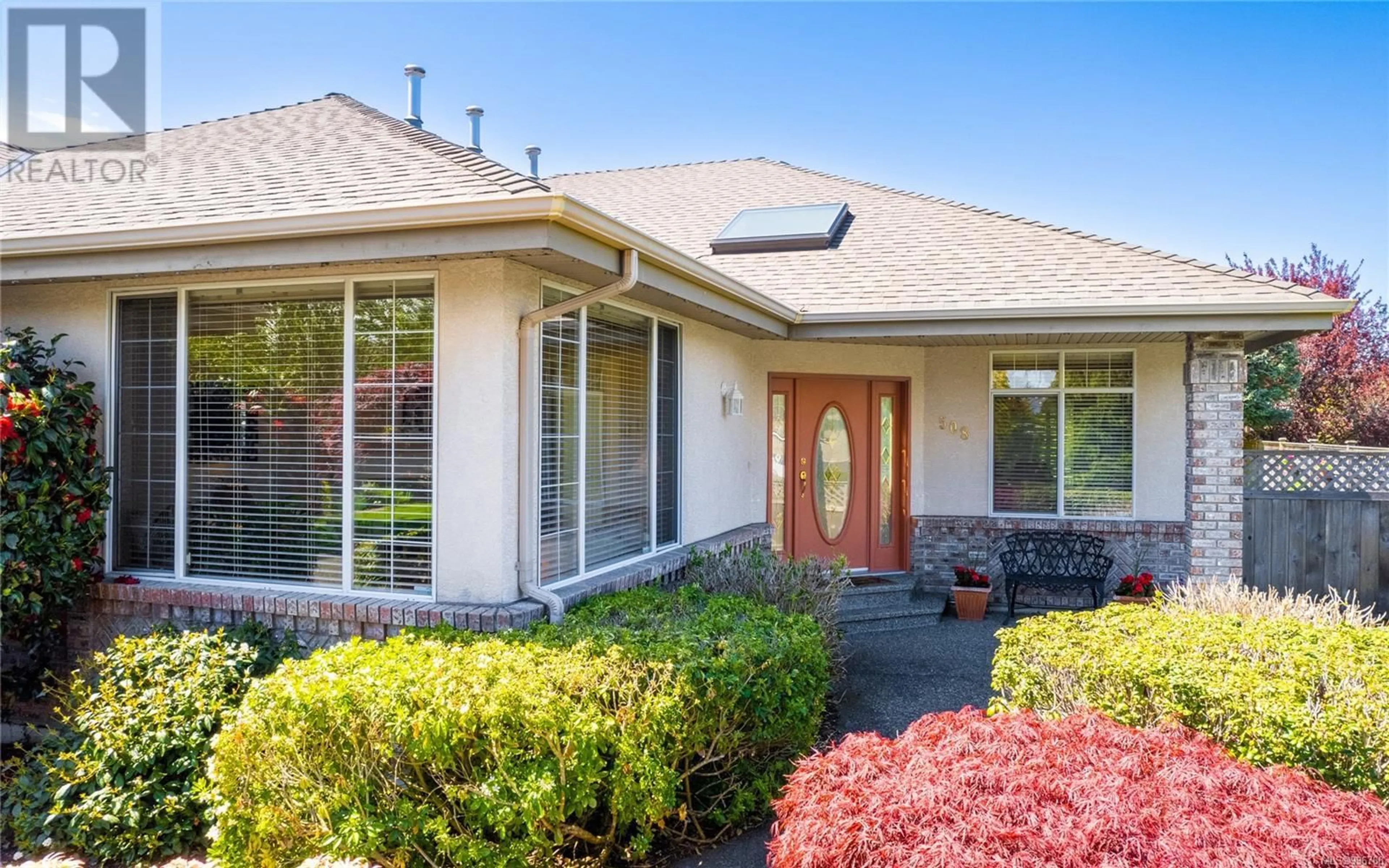 Home with vinyl exterior material, street for 508 DOGLEG CLOSE, Qualicum Beach British Columbia V9K1E1