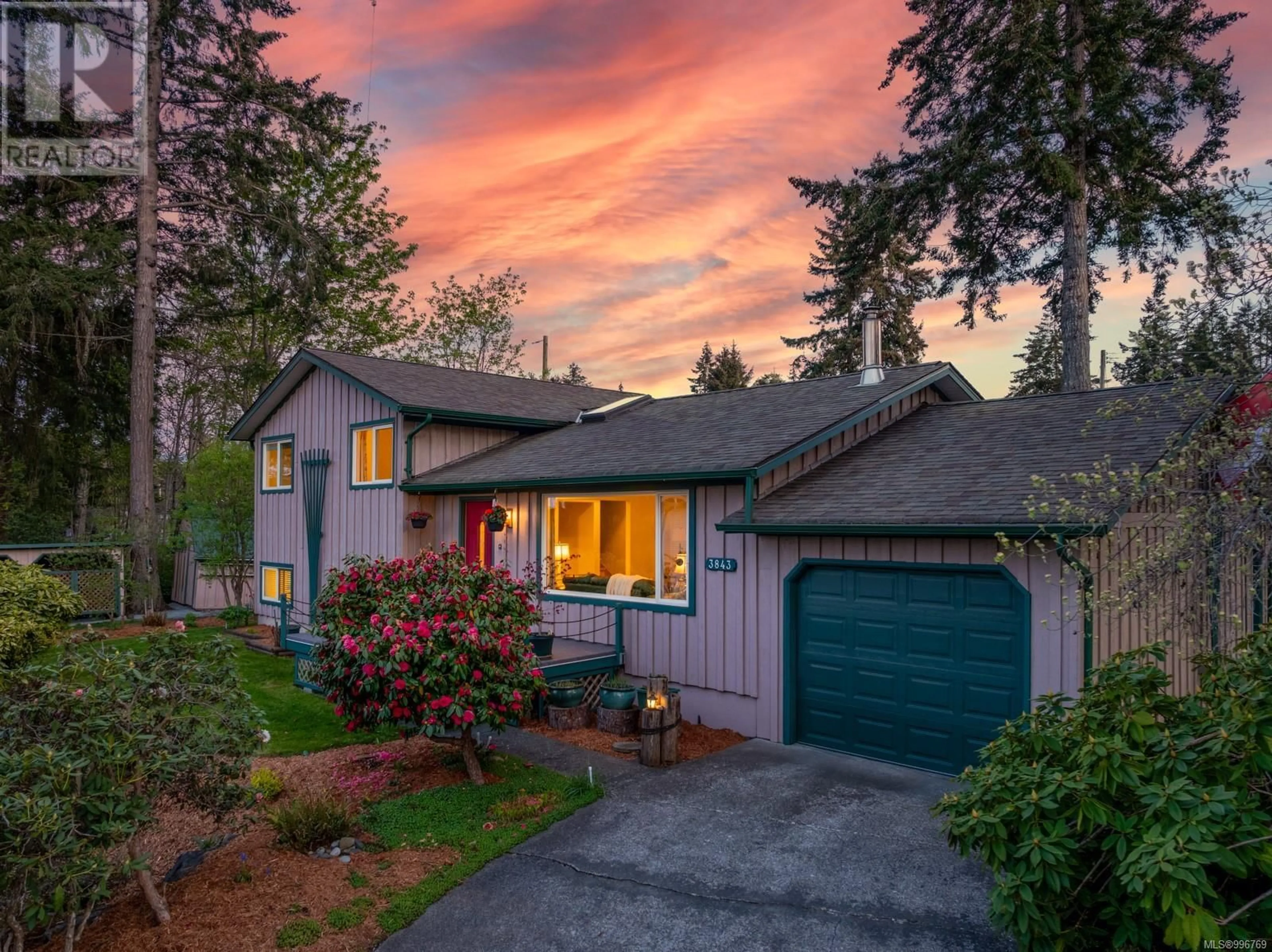 Home with vinyl exterior material, street for 3843 LAUREL DRIVE, Royston British Columbia V0R2V0