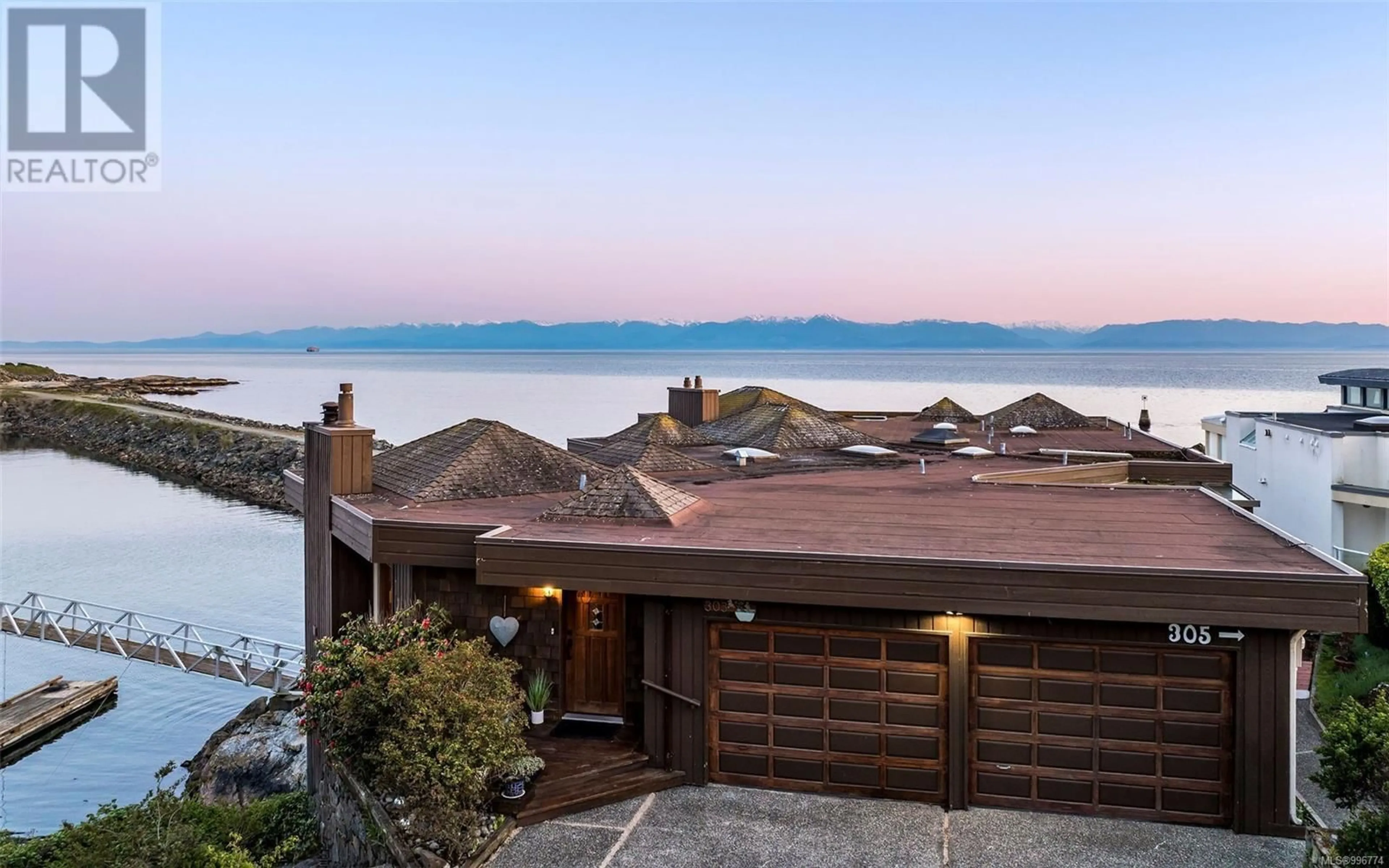 A pic from outside/outdoor area/front of a property/back of a property/a pic from drone, water/lake/river/ocean view for 303 PLASKETT PLACE, Esquimalt British Columbia V9A6G3