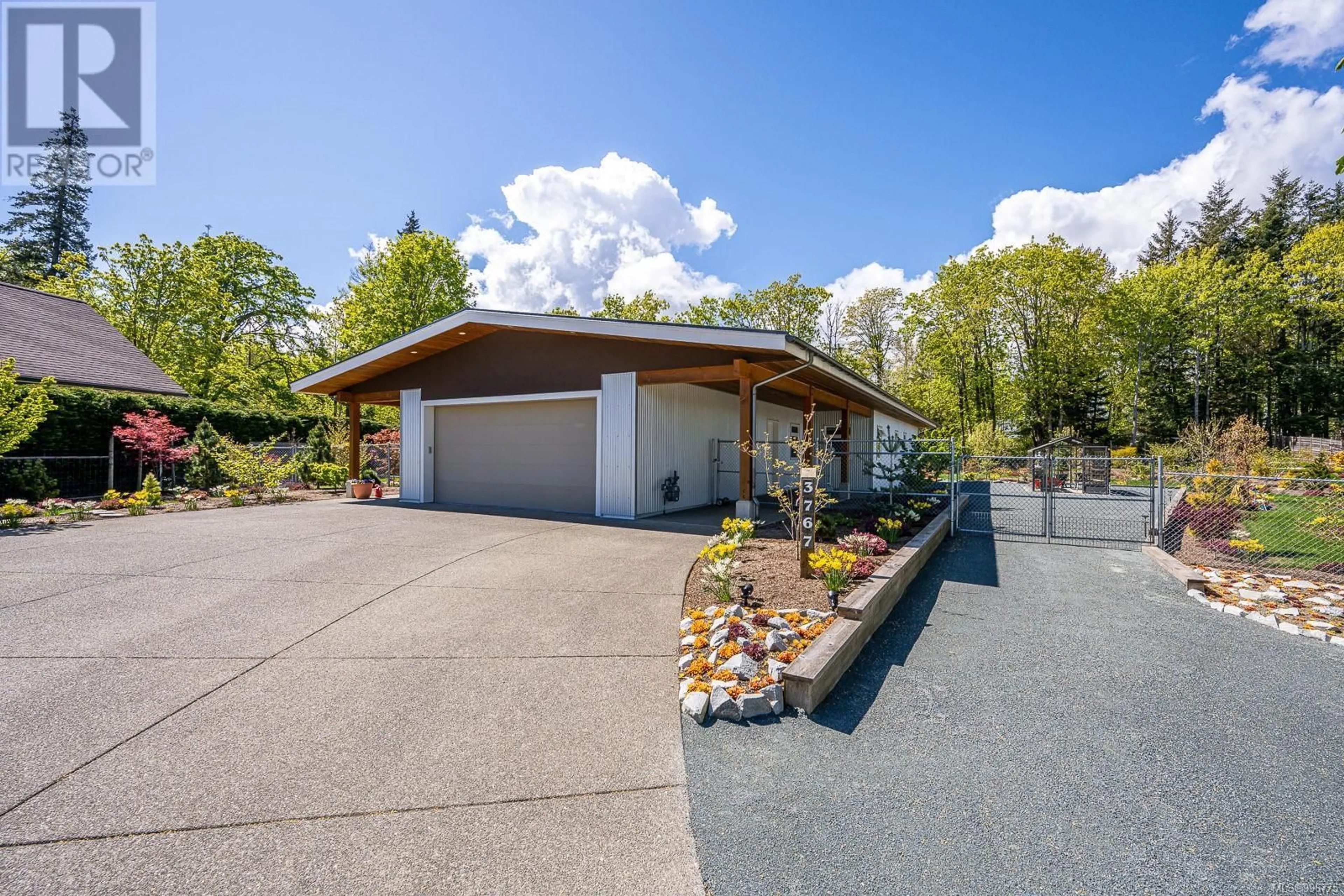 A pic from outside/outdoor area/front of a property/back of a property/a pic from drone, street for 3767 MAPLE LANE, Royston British Columbia V0R2V0