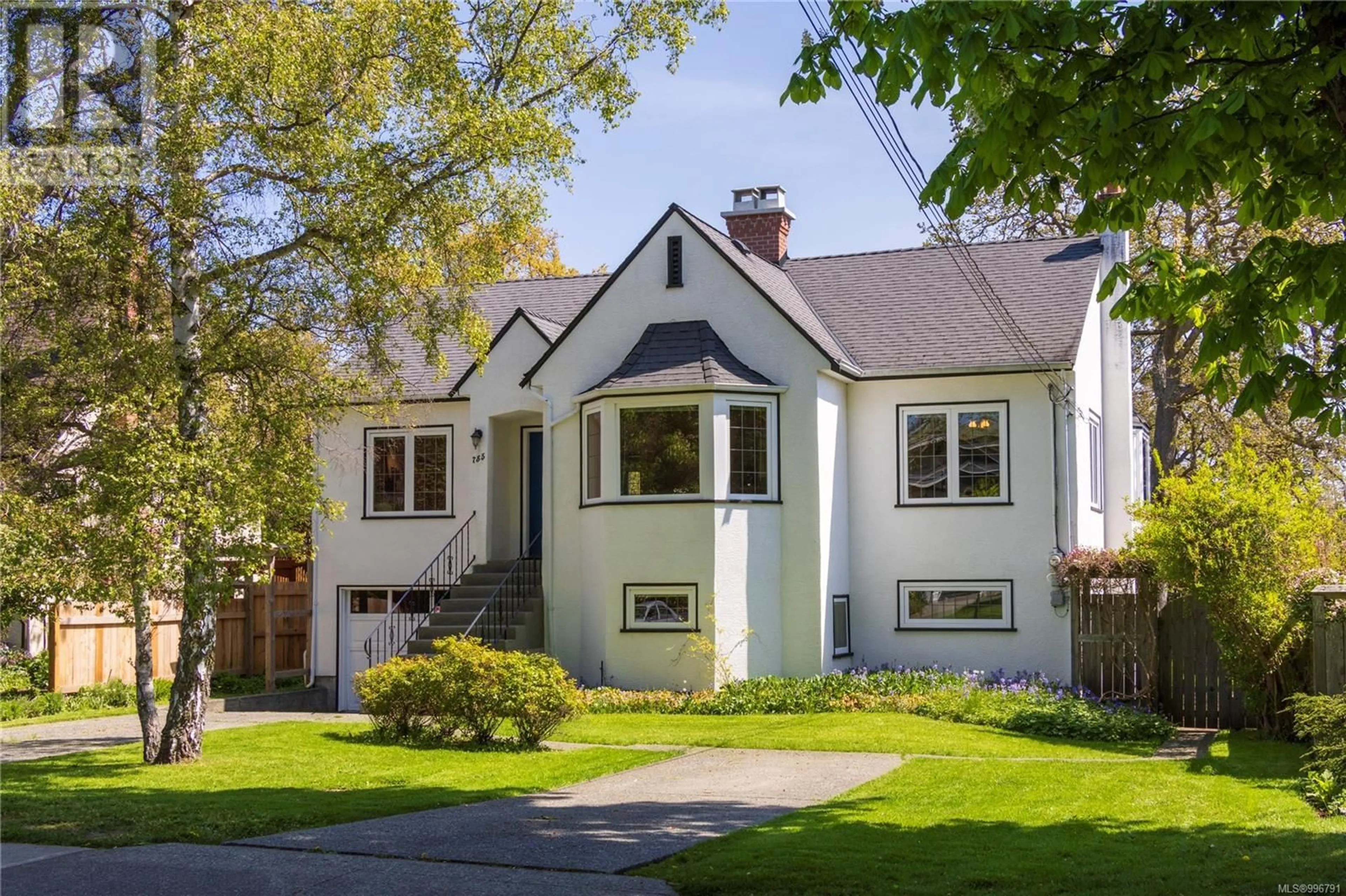 Home with vinyl exterior material, street for 755 HAMPSHIRE ROAD, Oak Bay British Columbia V8S4S3