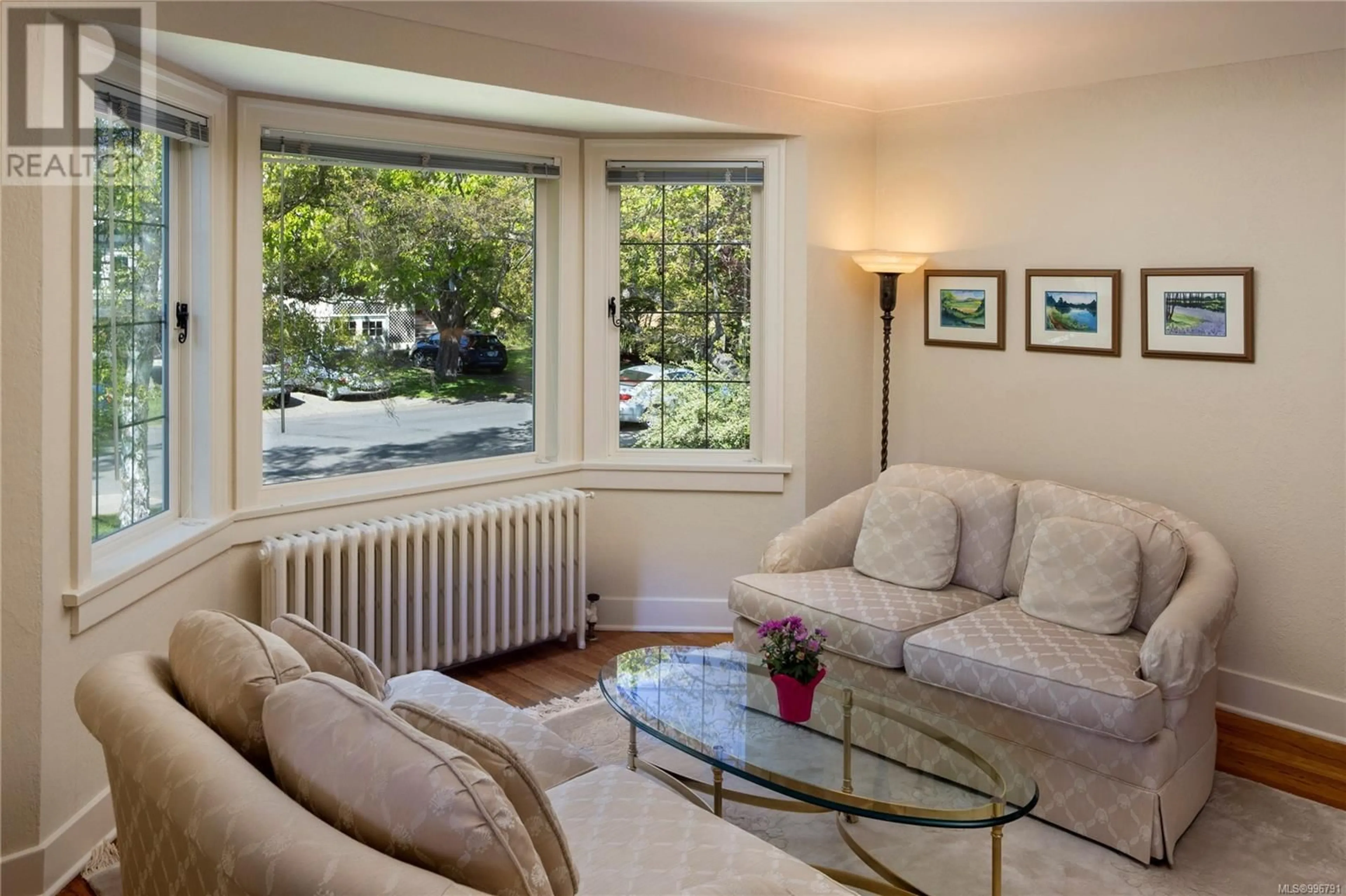 Living room with furniture, unknown for 755 HAMPSHIRE ROAD, Oak Bay British Columbia V8S4S3