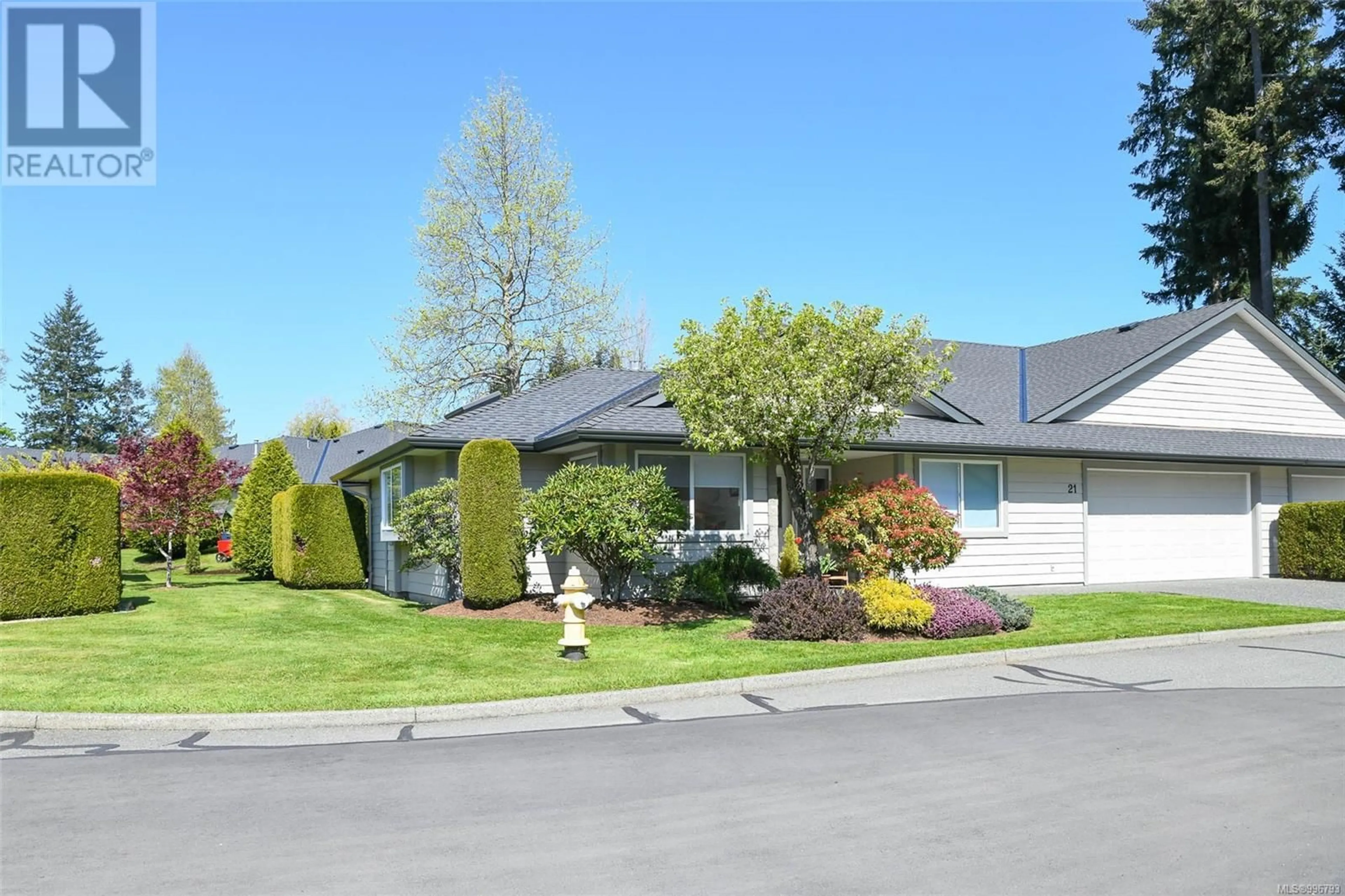 Home with vinyl exterior material, street for 21 - 351 CHURCH STREET, Comox British Columbia V9M2C1