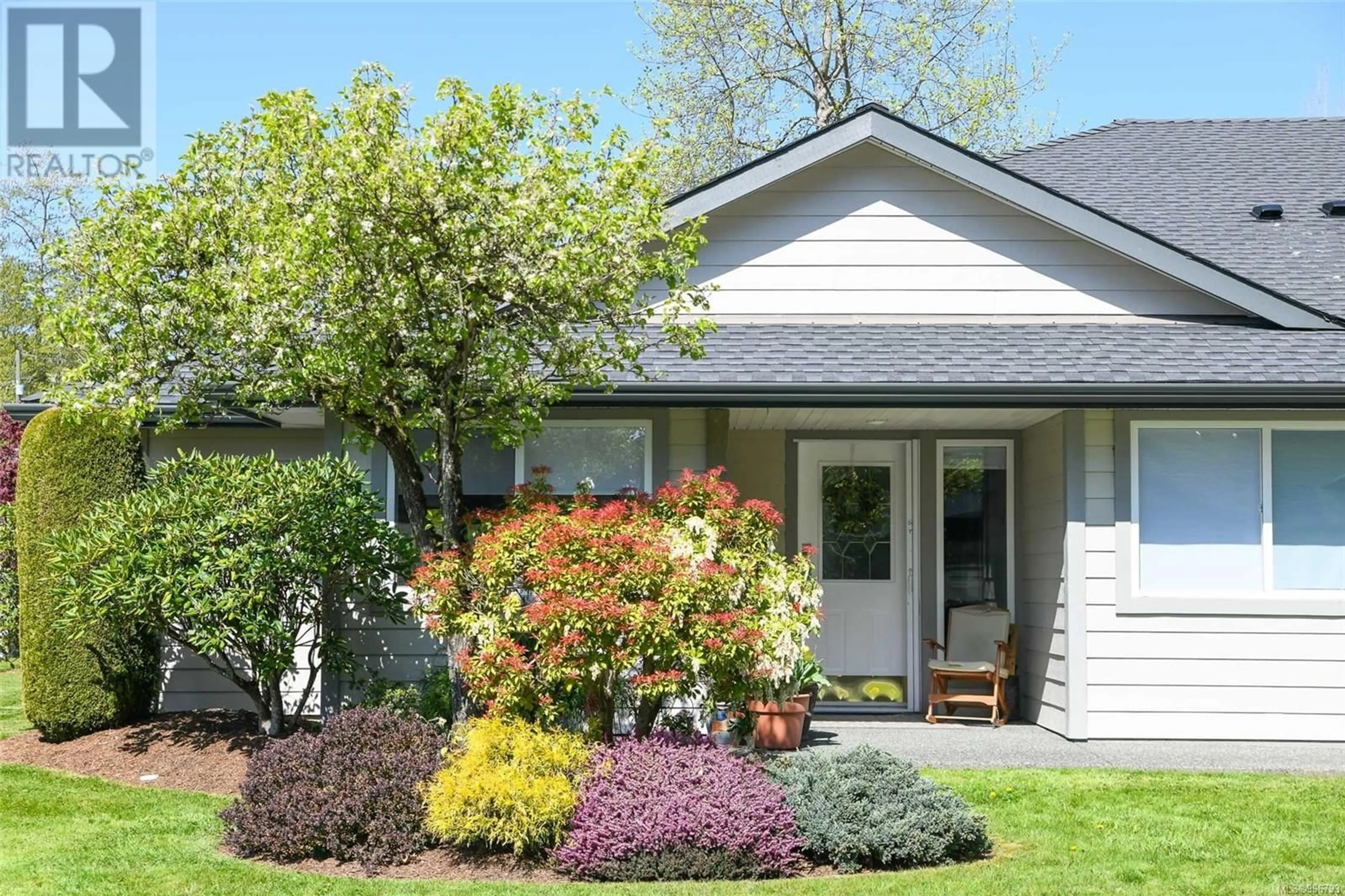 Home with vinyl exterior material, street for 21 - 351 CHURCH STREET, Comox British Columbia V9M2C1