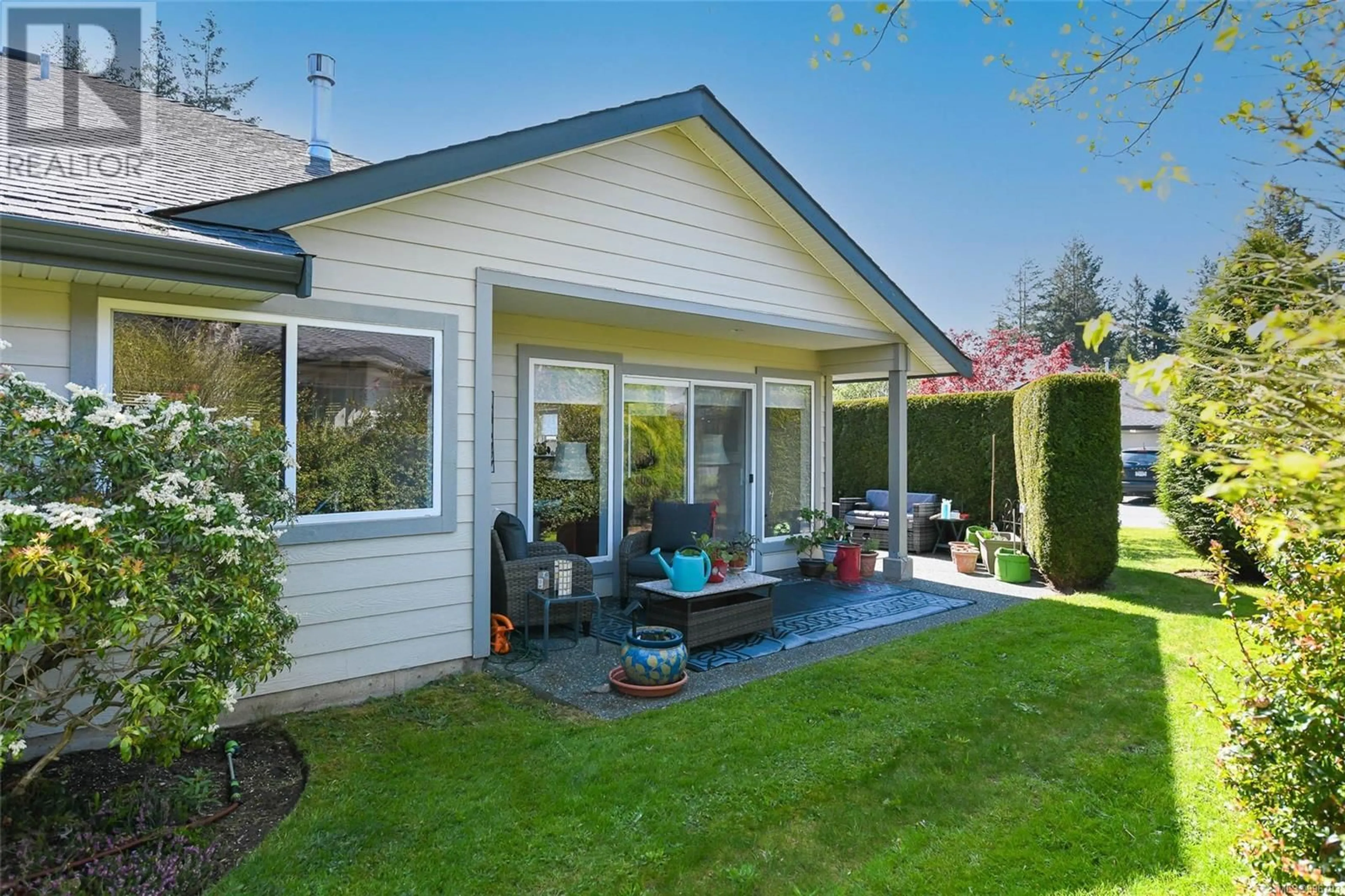 Home with vinyl exterior material, street for 21 - 351 CHURCH STREET, Comox British Columbia V9M2C1