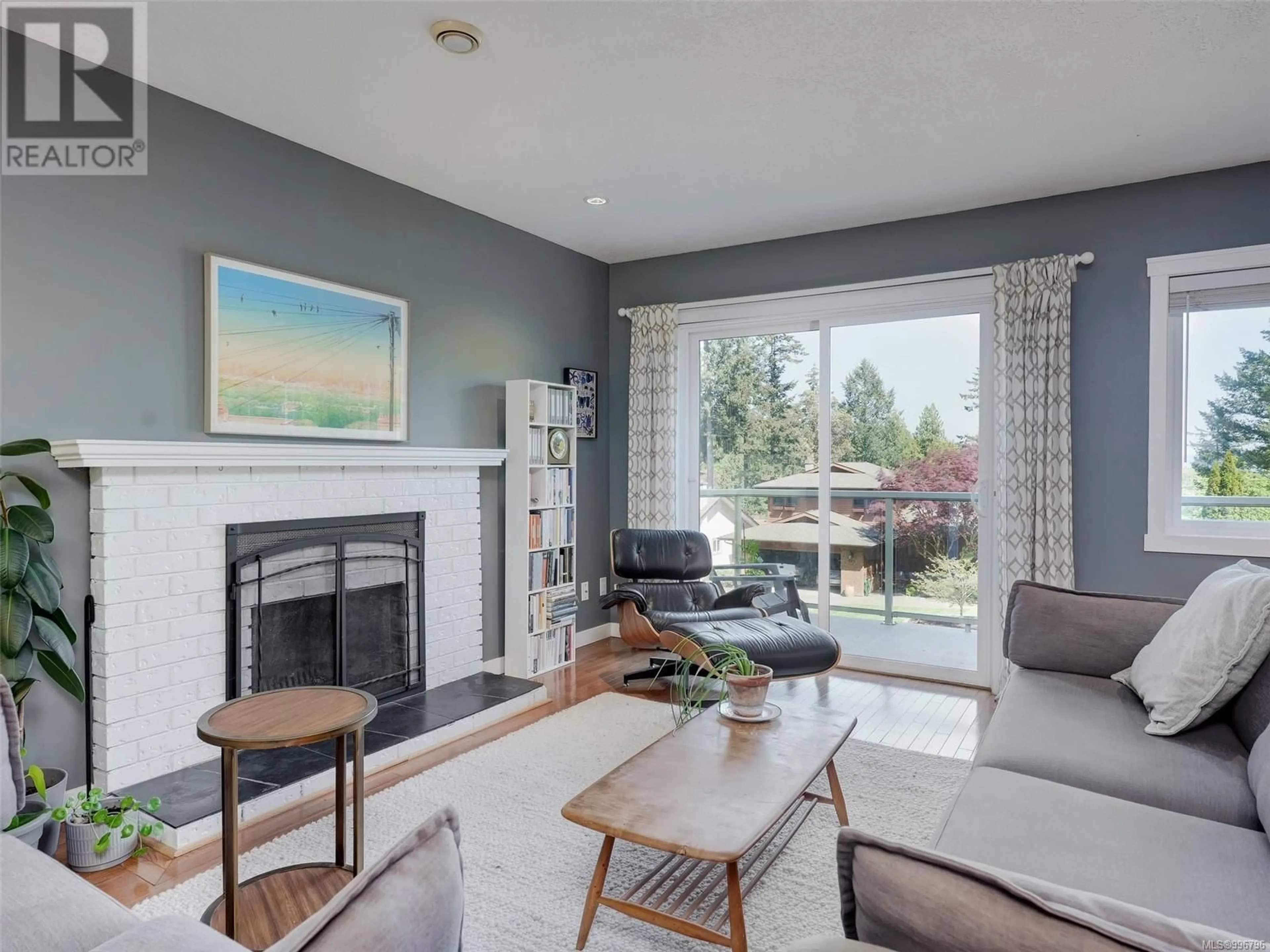 Living room with furniture, unknown for 760 MENAWOOD PLACE, Saanich British Columbia V8Y2Z6