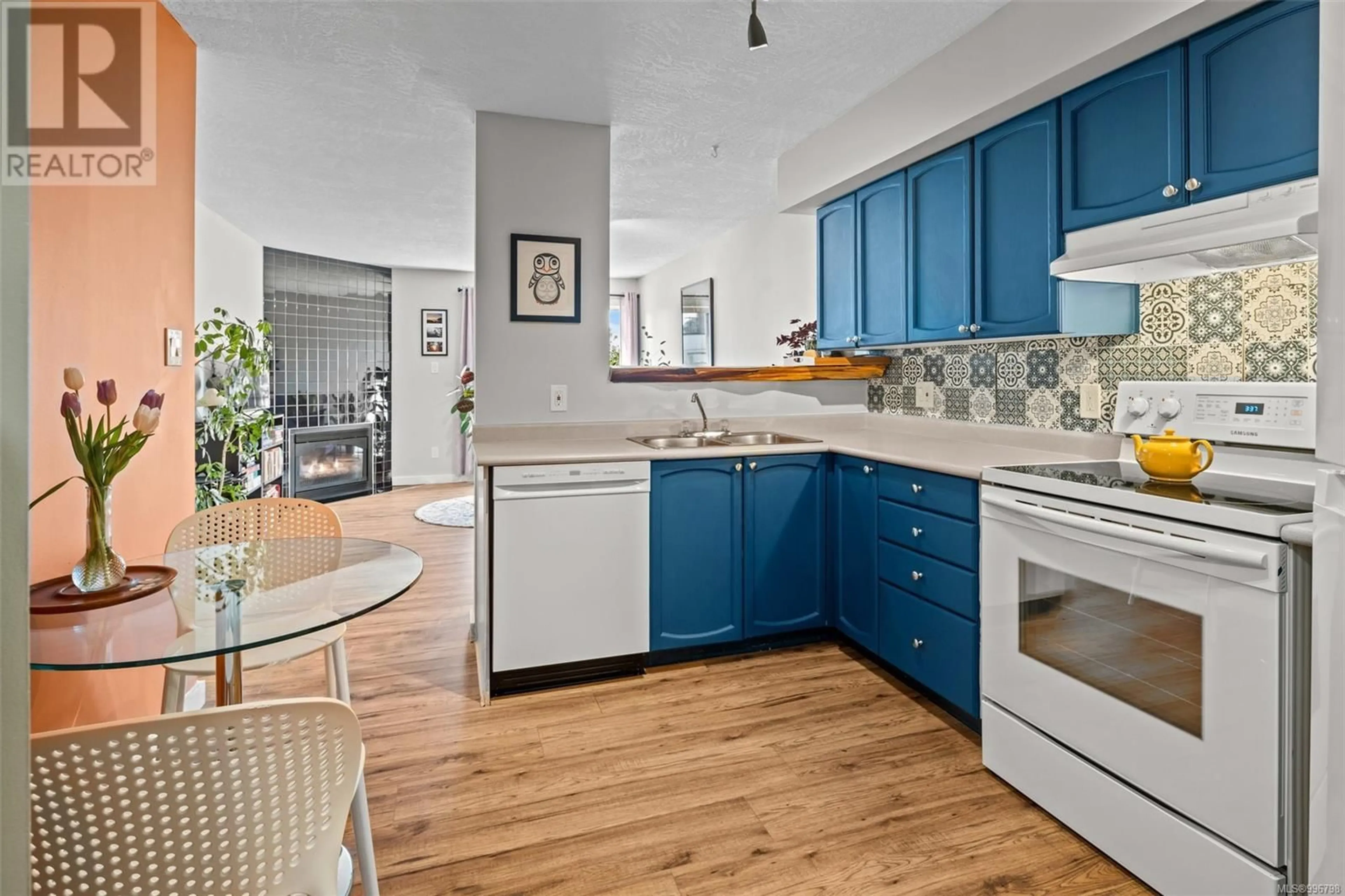 Open concept kitchen, unknown for 201 - 930 NORTH PARK STREET, Victoria British Columbia V8T1C6