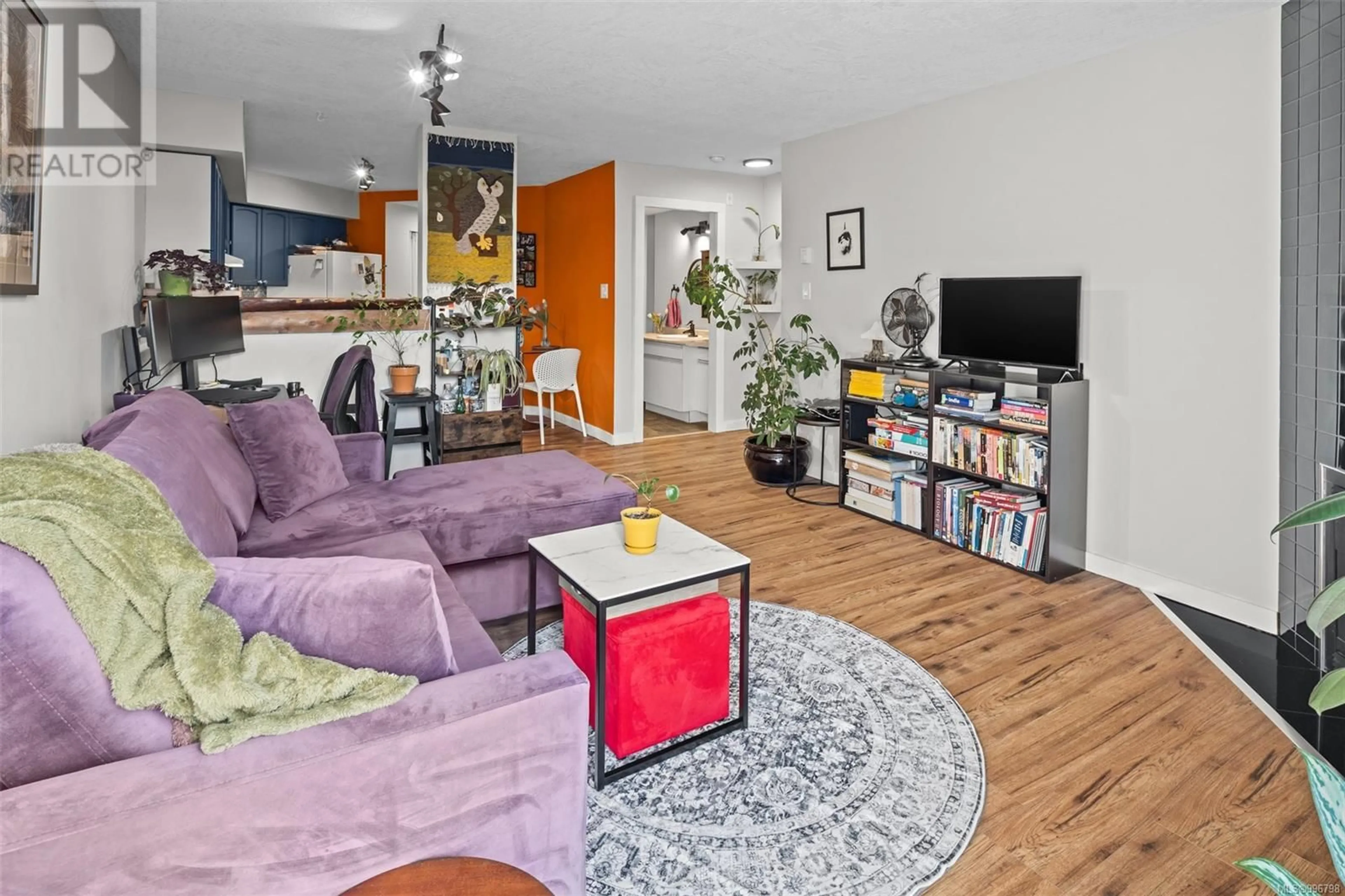 Living room with furniture, unknown for 201 - 930 NORTH PARK STREET, Victoria British Columbia V8T1C6