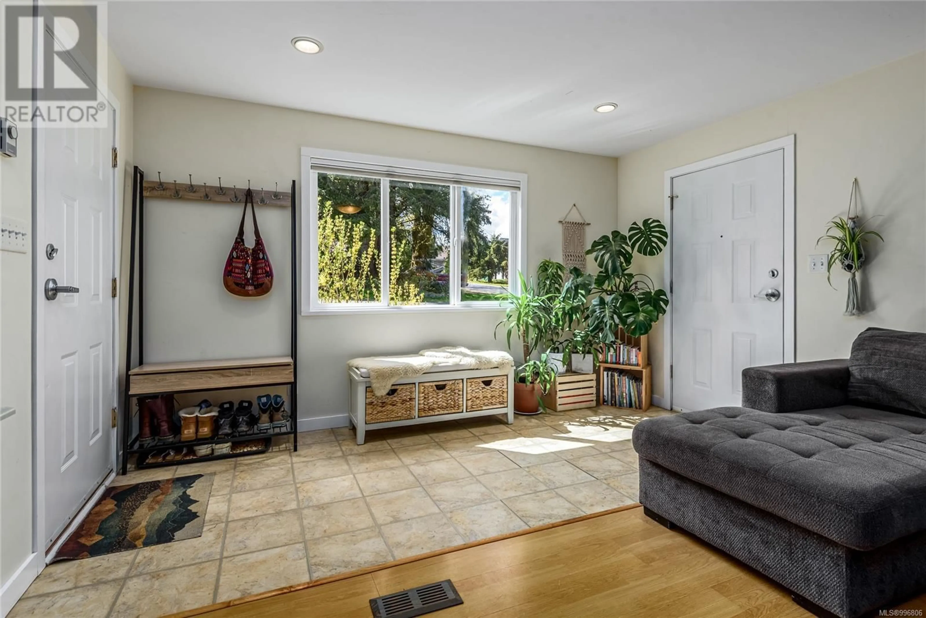 Living room with furniture, unknown for 3352 SECOND STREET, Cumberland British Columbia V0R1S0