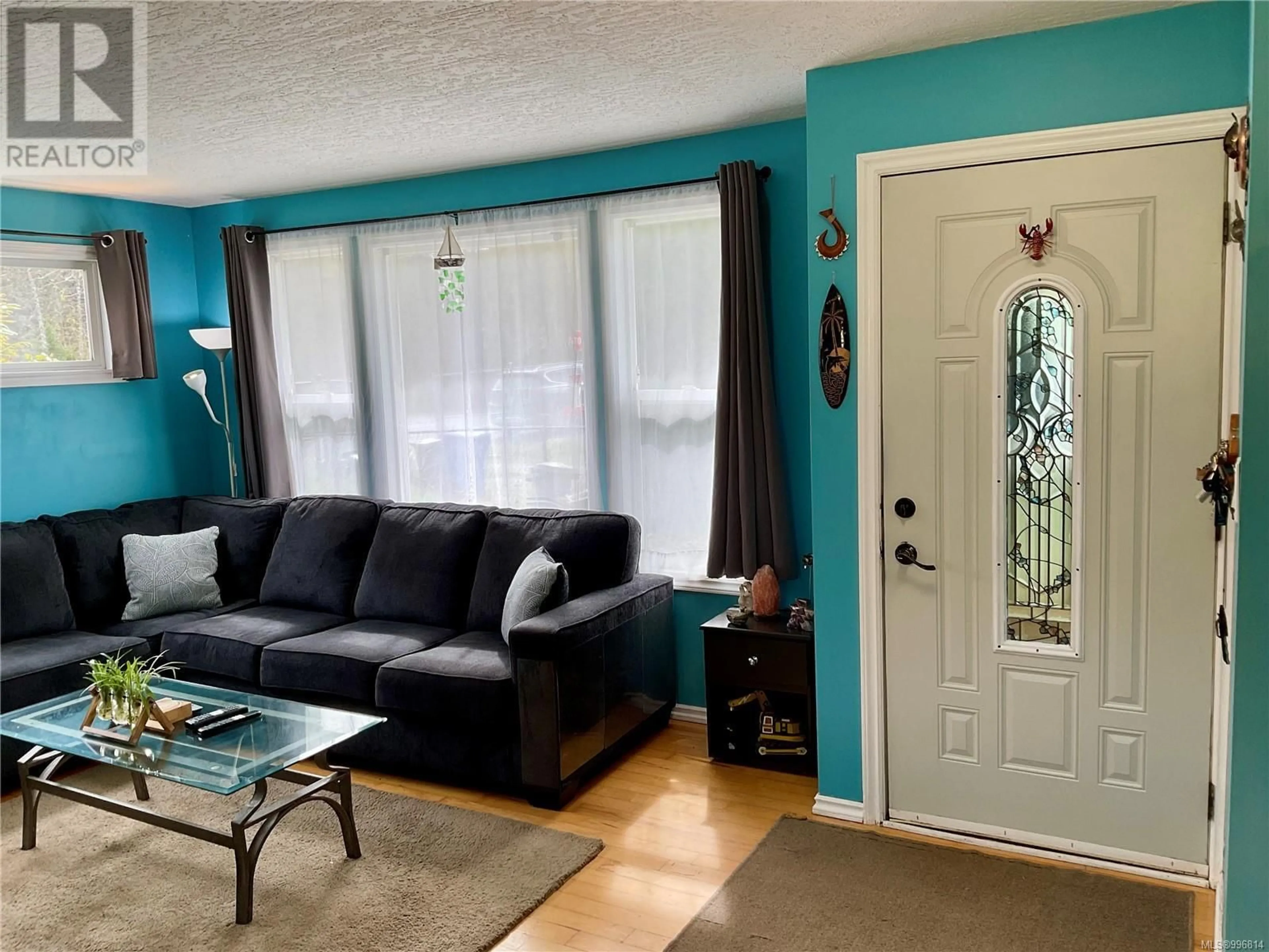 Living room with furniture, wood/laminate floor for 22 CORONATION STREET, Lake Cowichan British Columbia V0R2G0