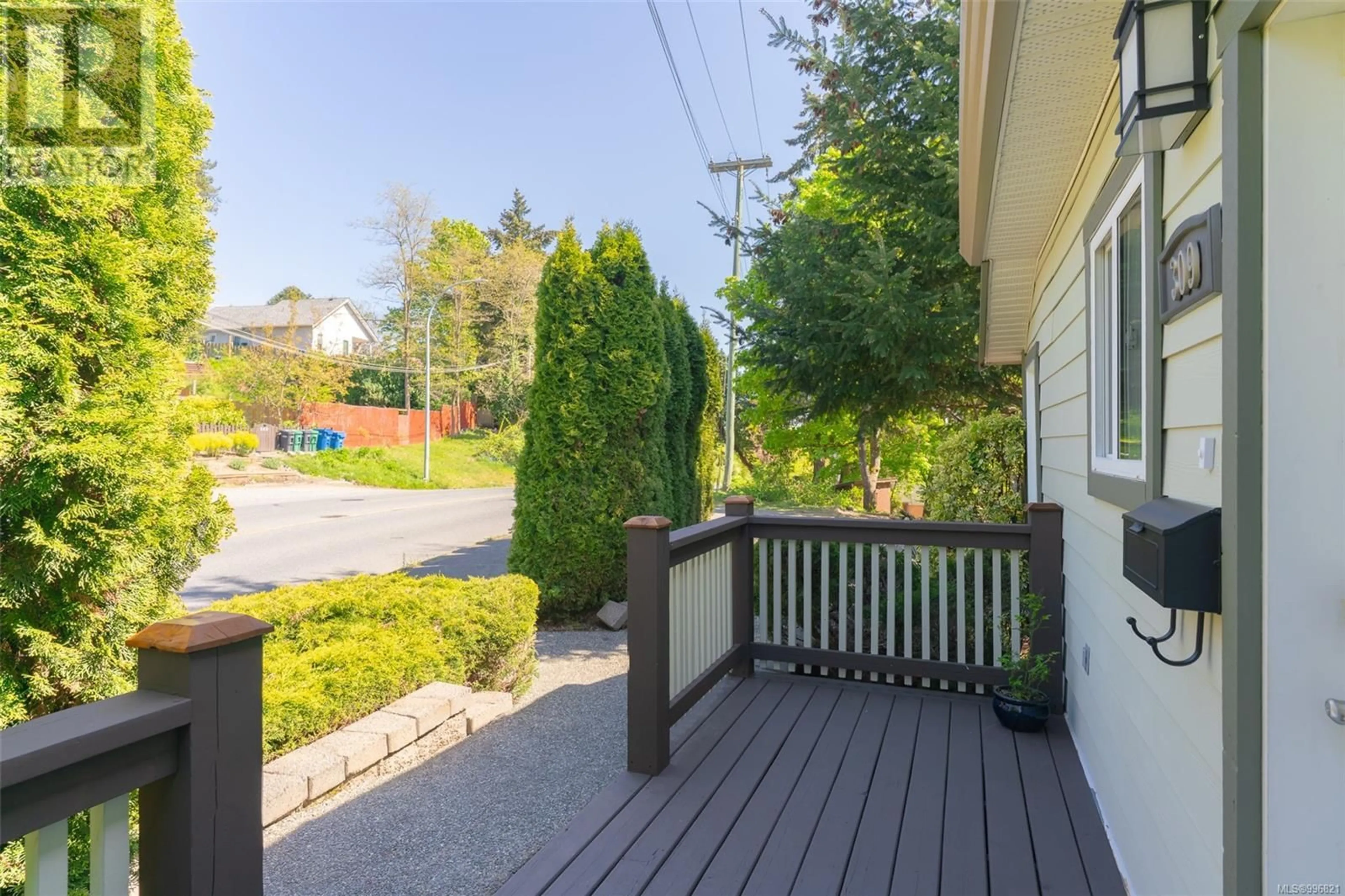 Patio, street for 309 PINE STREET, Nanaimo British Columbia V9R2B8
