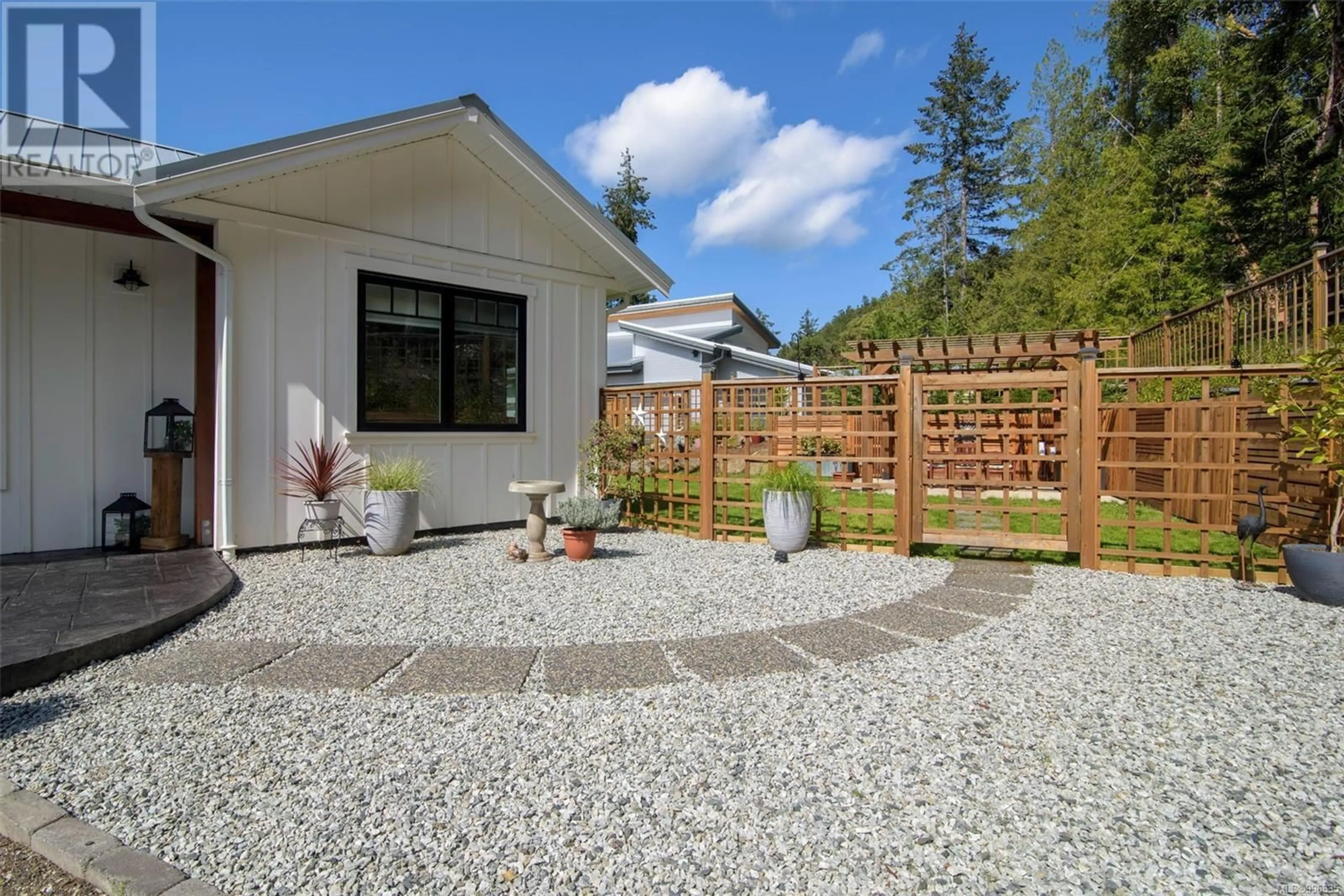 Patio, street for 347 COLLINS ROAD, Salt Spring British Columbia V8K2N1