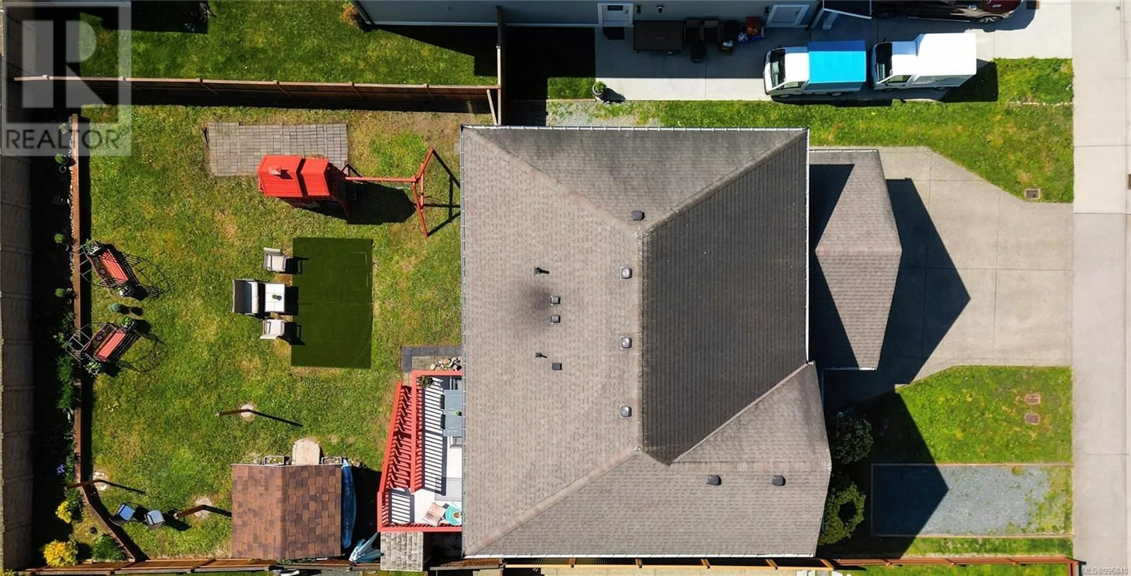 A pic from outside/outdoor area/front of a property/back of a property/a pic from drone, street for 1017 SANDALWOOD COURT, Langford British Columbia V9C0E1