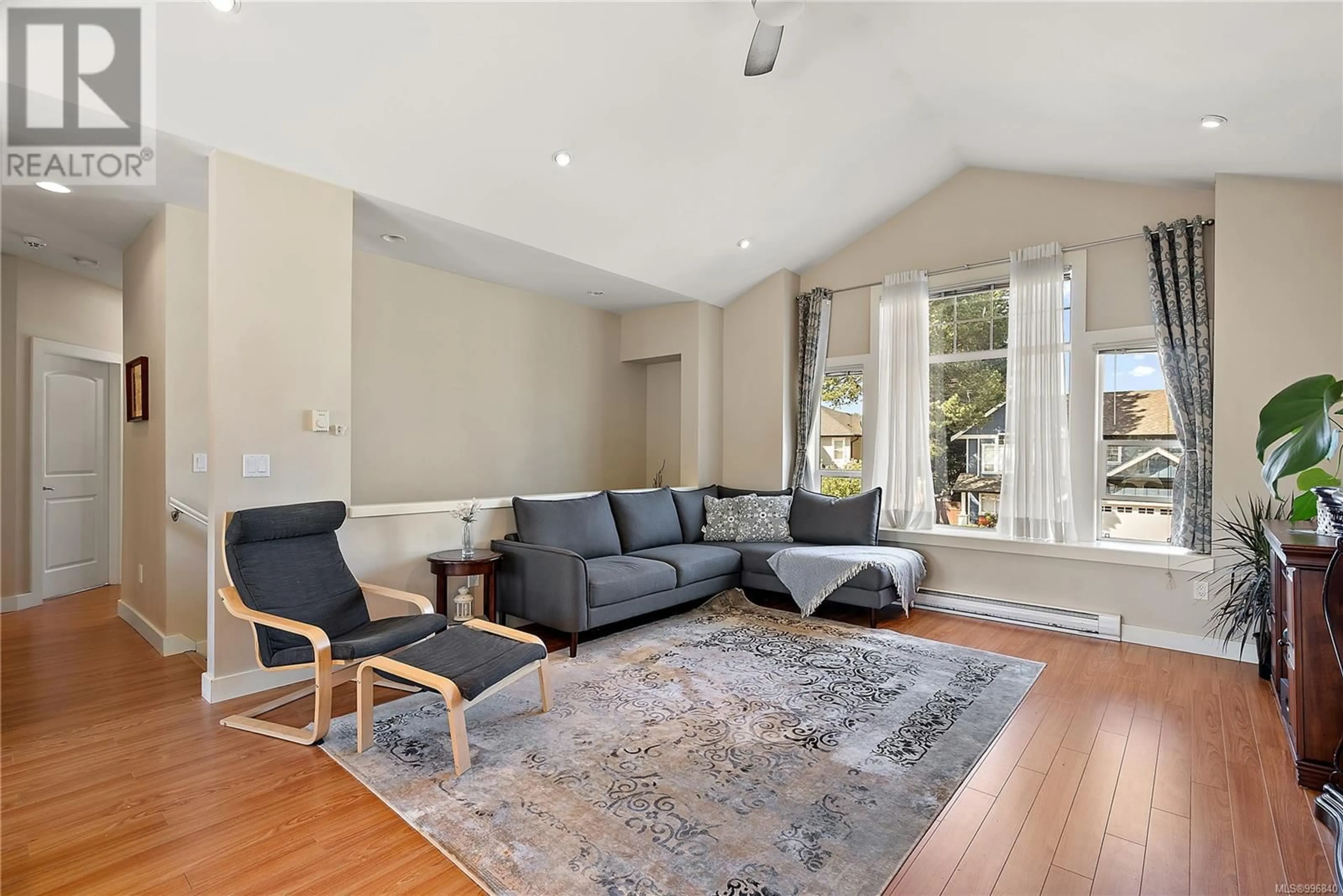 Living room with furniture, unknown for 1017 SANDALWOOD COURT, Langford British Columbia V9C0E1