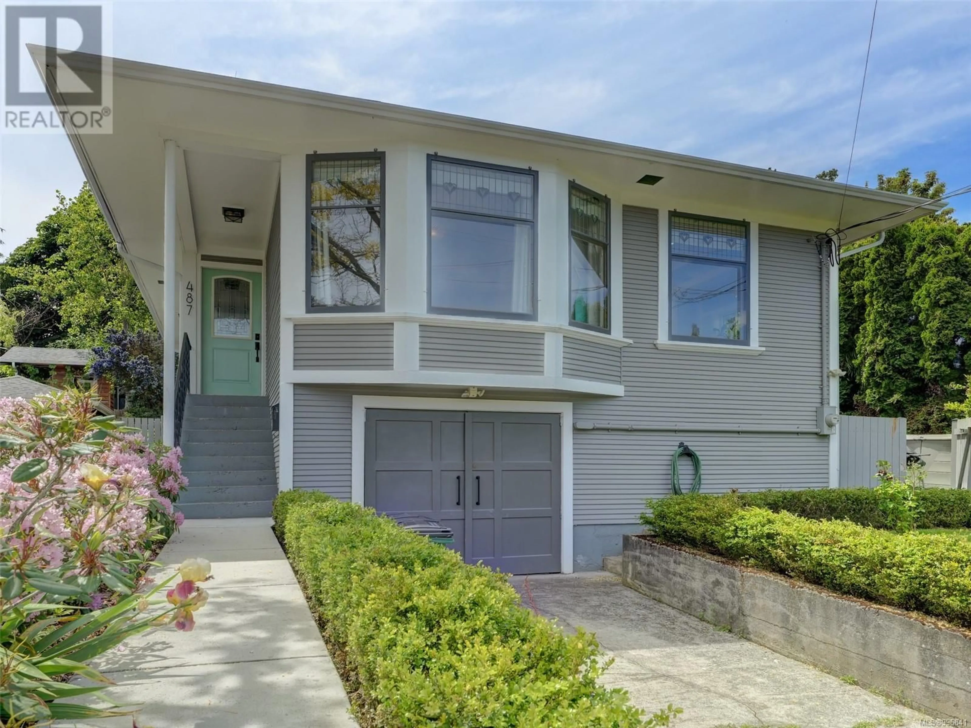 Home with vinyl exterior material, street for 487 KER AVENUE, Saanich British Columbia V9A2B8