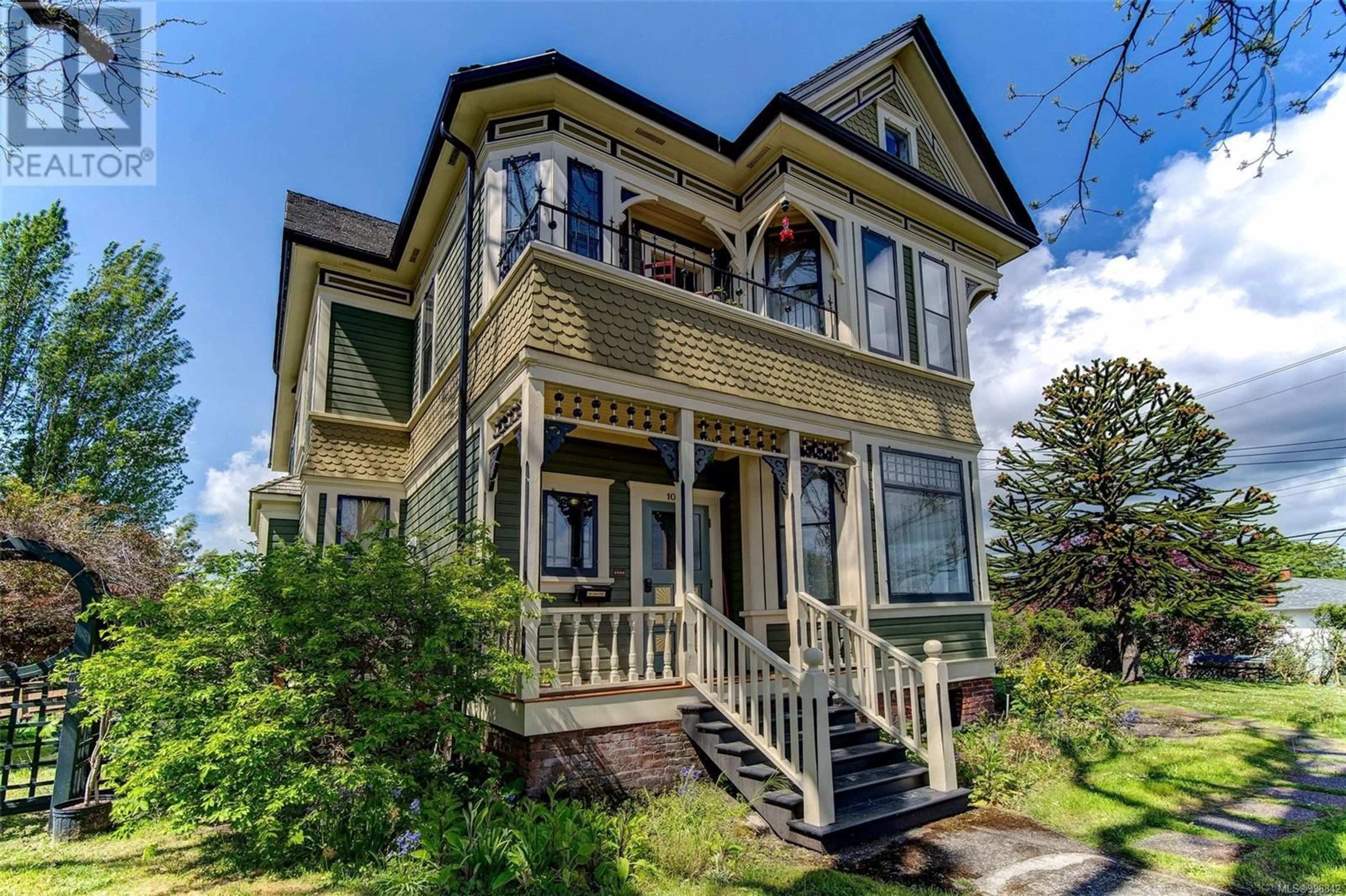 Home with vinyl exterior material, unknown for 1020 CATHERINE STREET, Victoria British Columbia V9A3V4