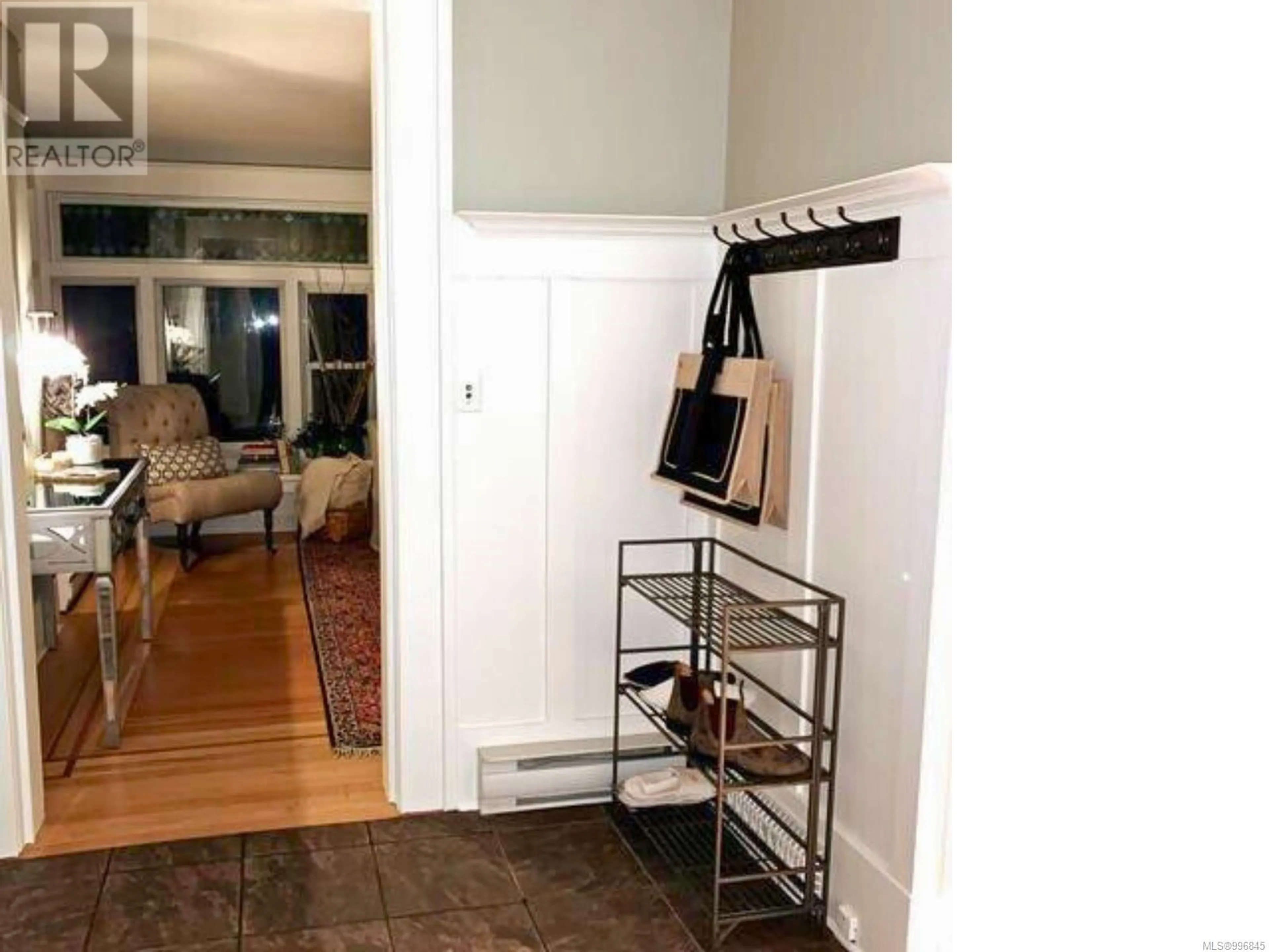 Indoor entryway for 156 JOSEPH STREET, Victoria British Columbia V8S3H5