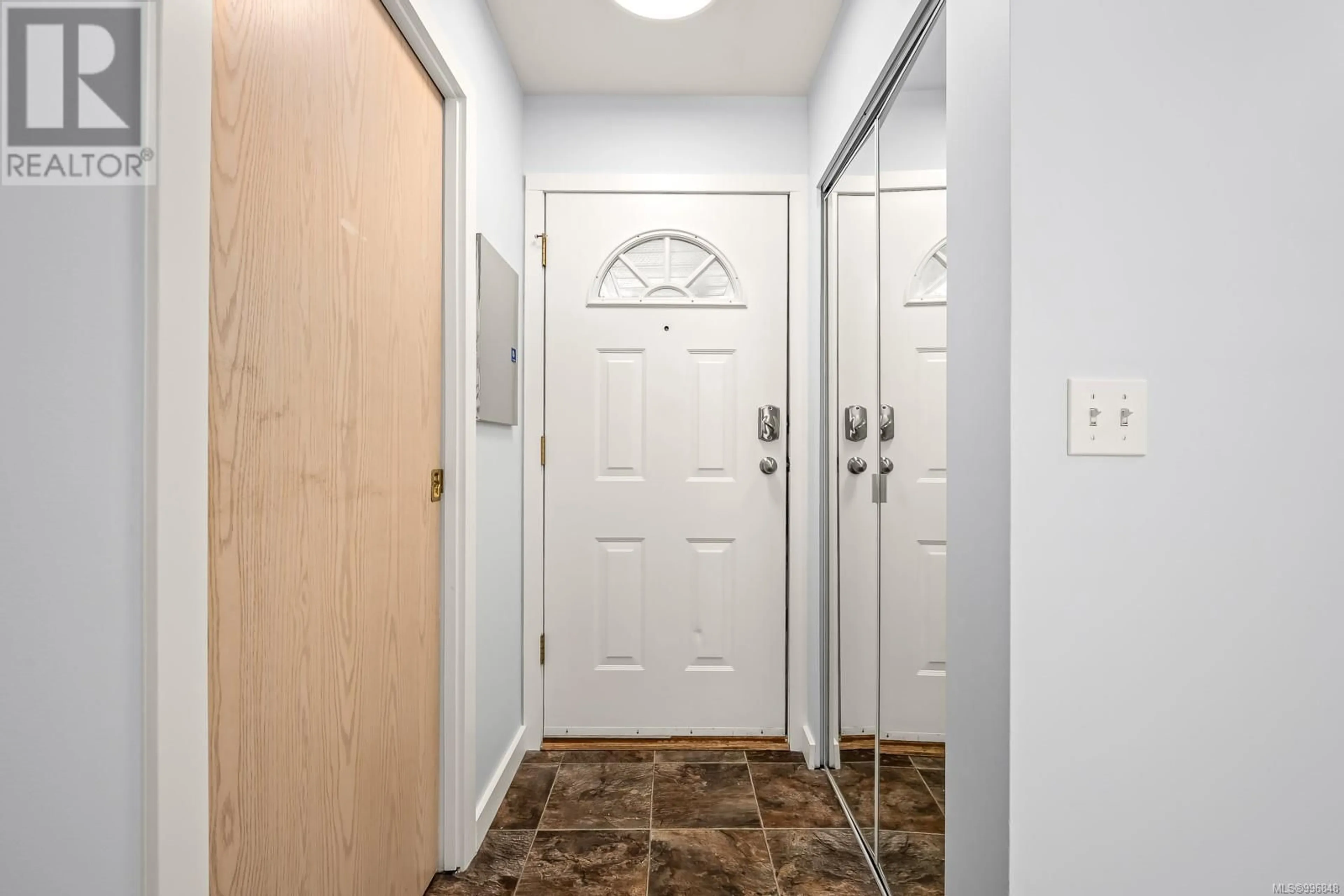 Indoor entryway for 12 - 2625 MUIR ROAD, Courtenay British Columbia V9N8Z4