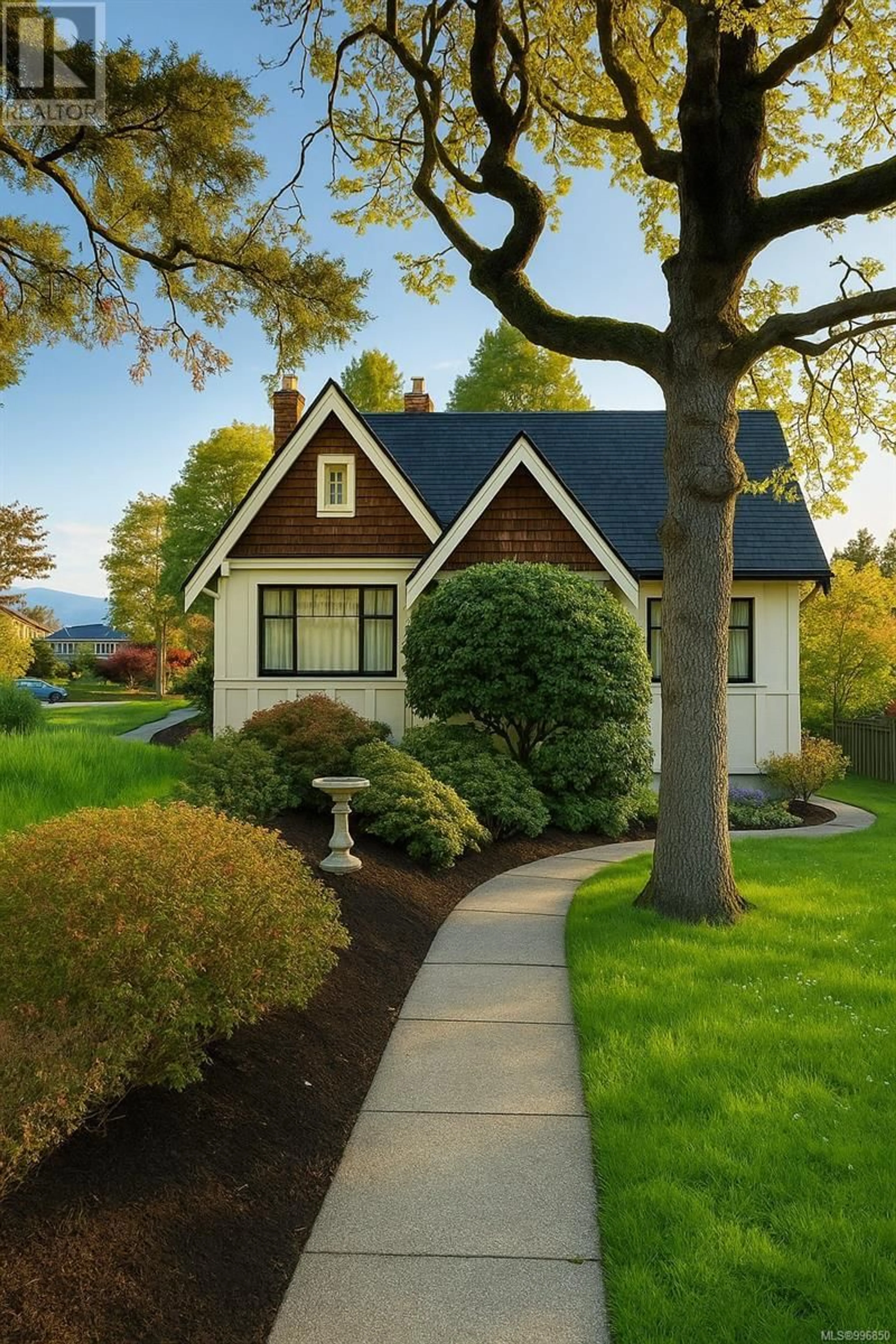 Home with vinyl exterior material, street for 1060 TULIP AVENUE, Saanich British Columbia V8Z2P9