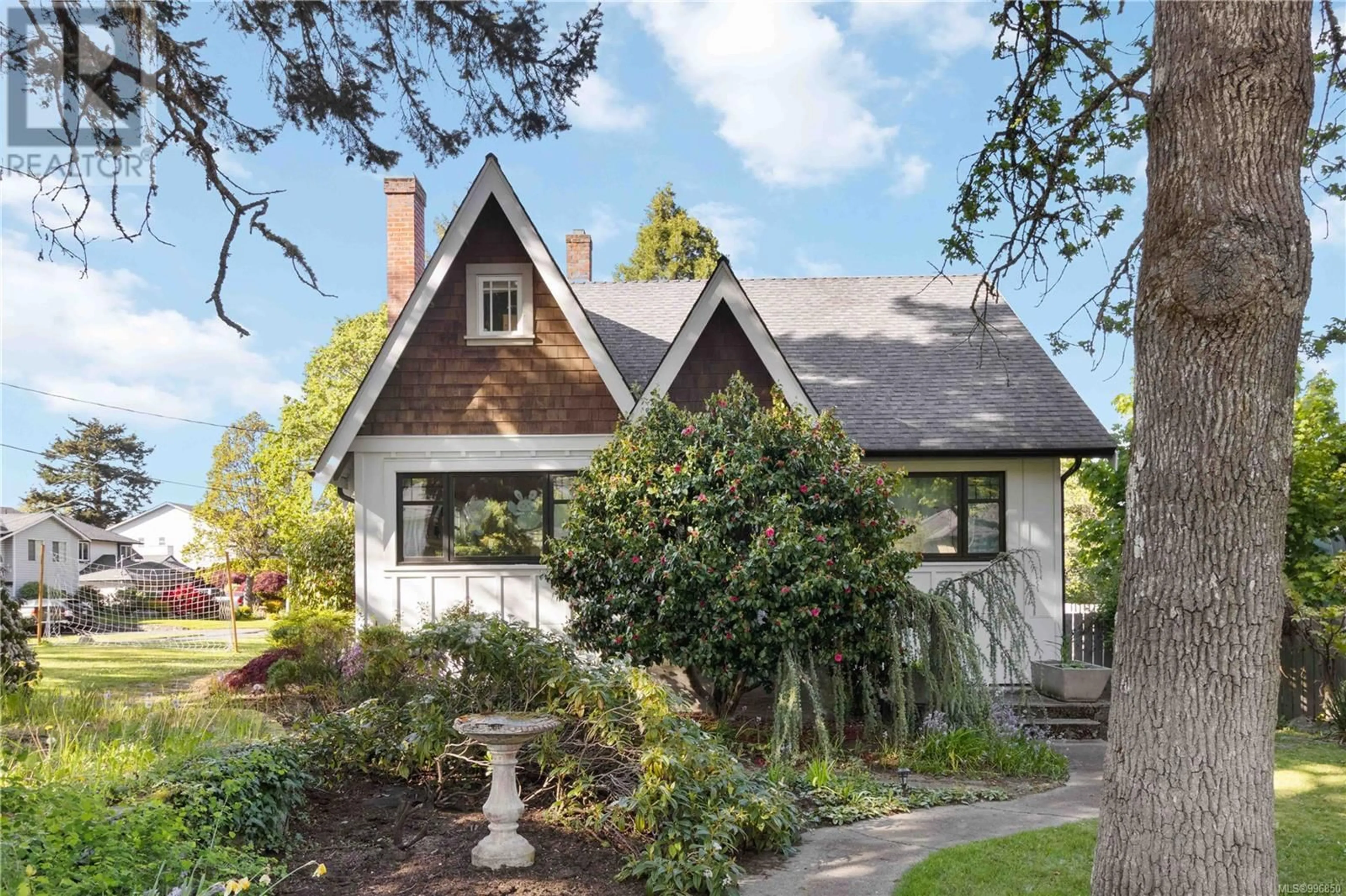 Home with brick exterior material, street for 1060 TULIP AVENUE, Saanich British Columbia V8Z2P9