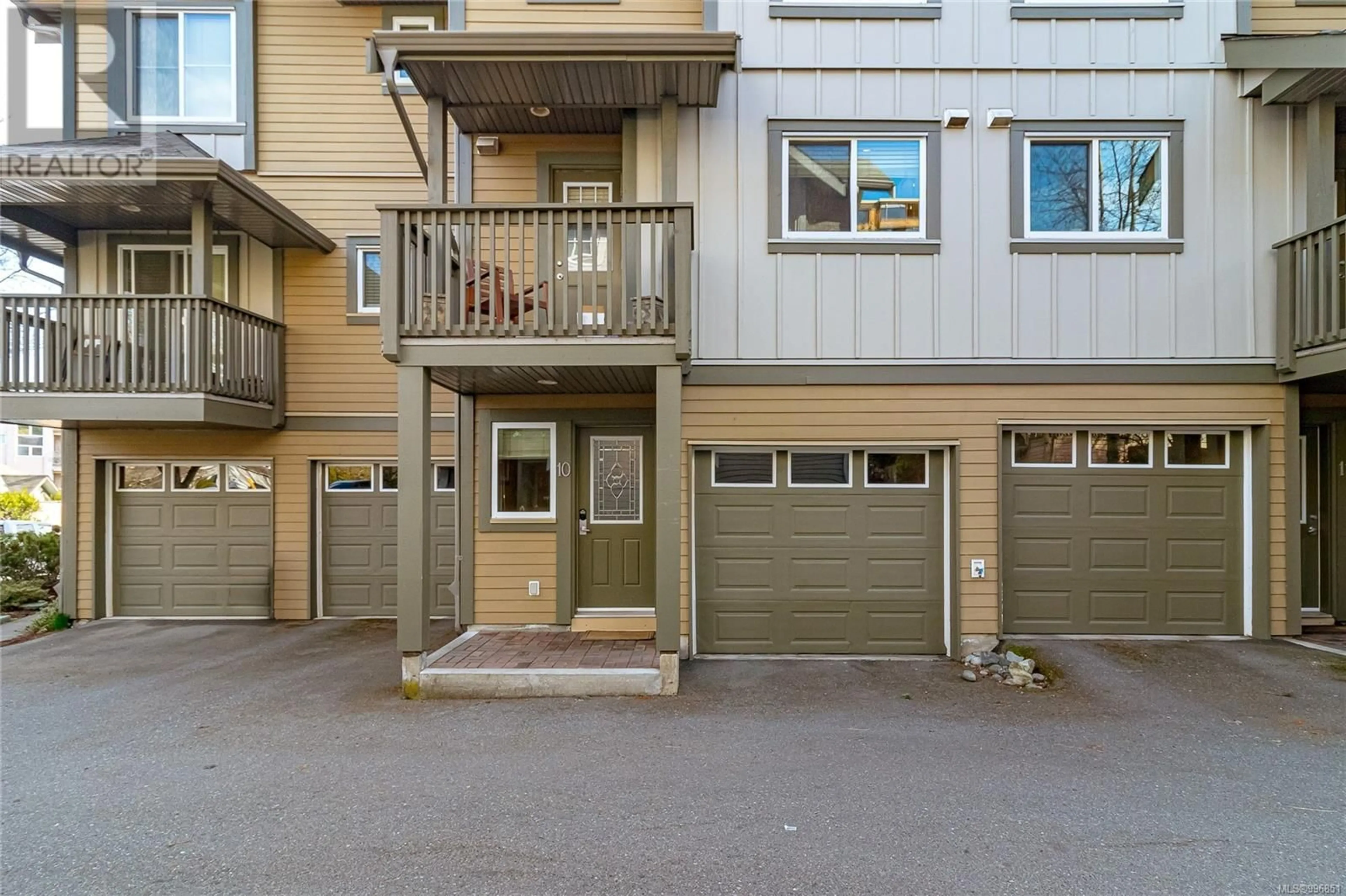 Unknown for 10 - 1405 MALLEK CRESCENT, Victoria British Columbia V8T0A3