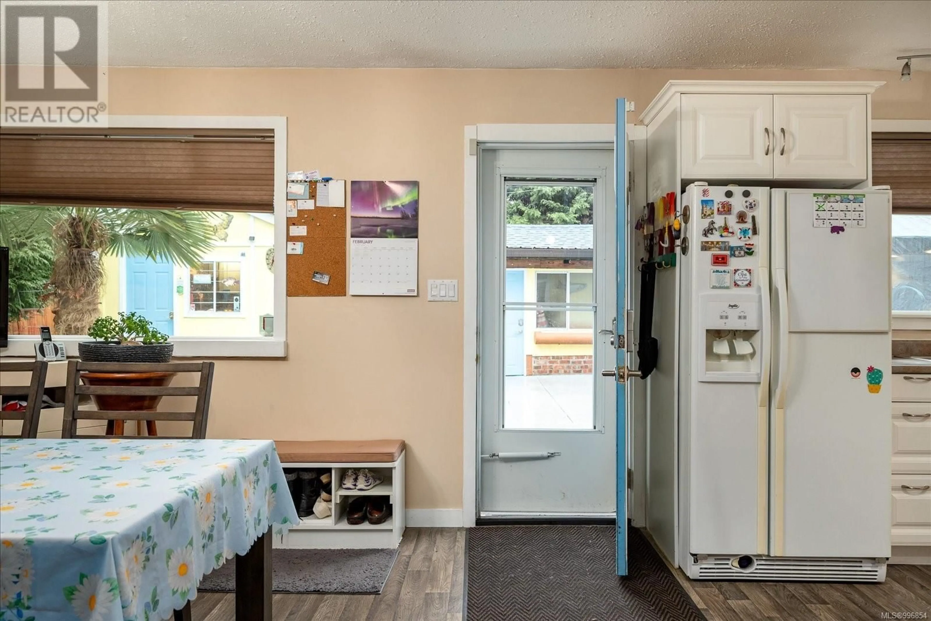 Indoor entryway for 820 BEAUFORT DRIVE, Nanaimo British Columbia V9S2C6