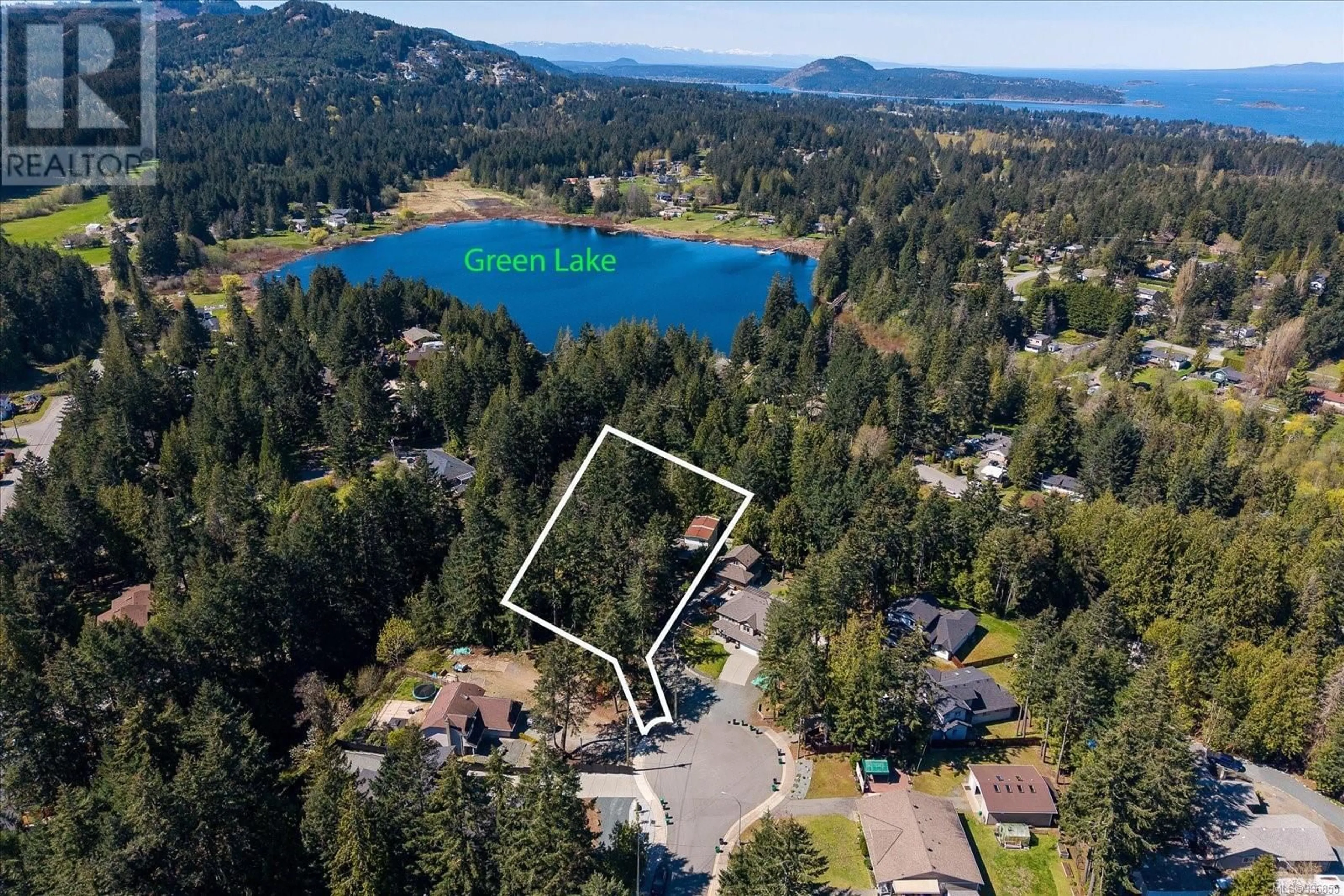 A pic from outside/outdoor area/front of a property/back of a property/a pic from drone, water/lake/river/ocean view for 69 LAKE PLACE, Nanaimo British Columbia V9T5S1
