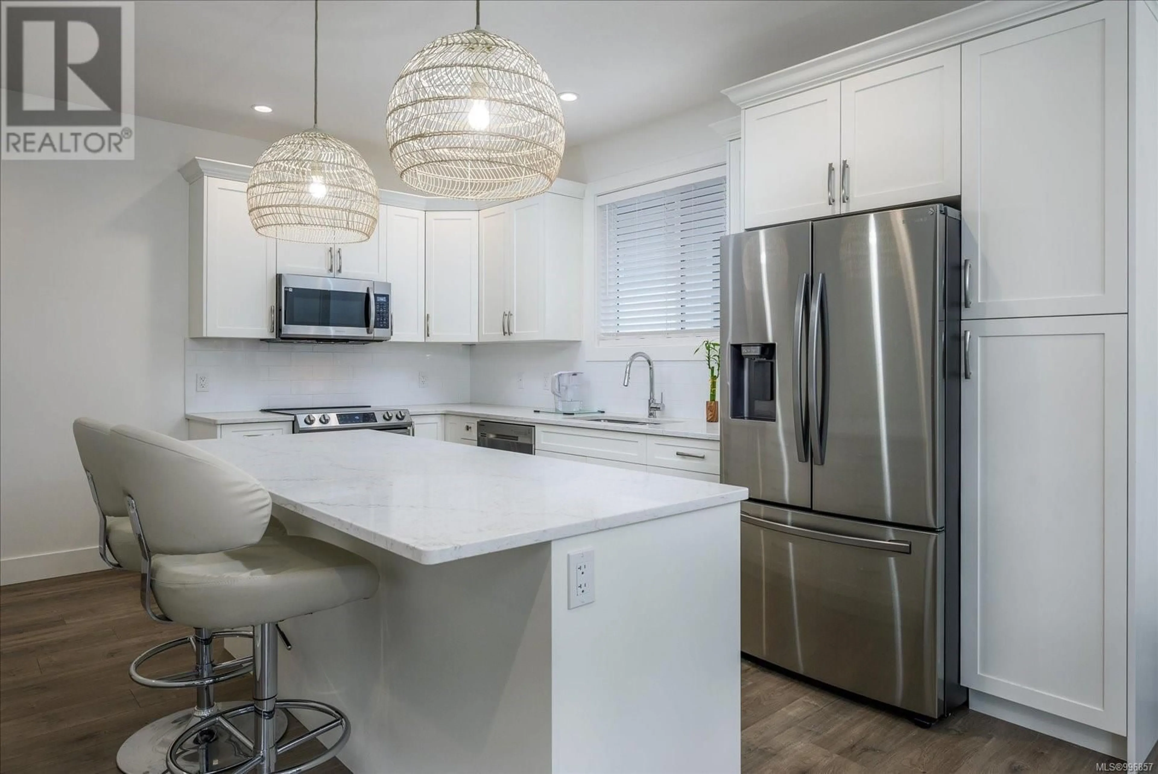Open concept kitchen, ceramic/tile floor for 2339 YORK CRESCENT, Nanaimo British Columbia V9T4N6