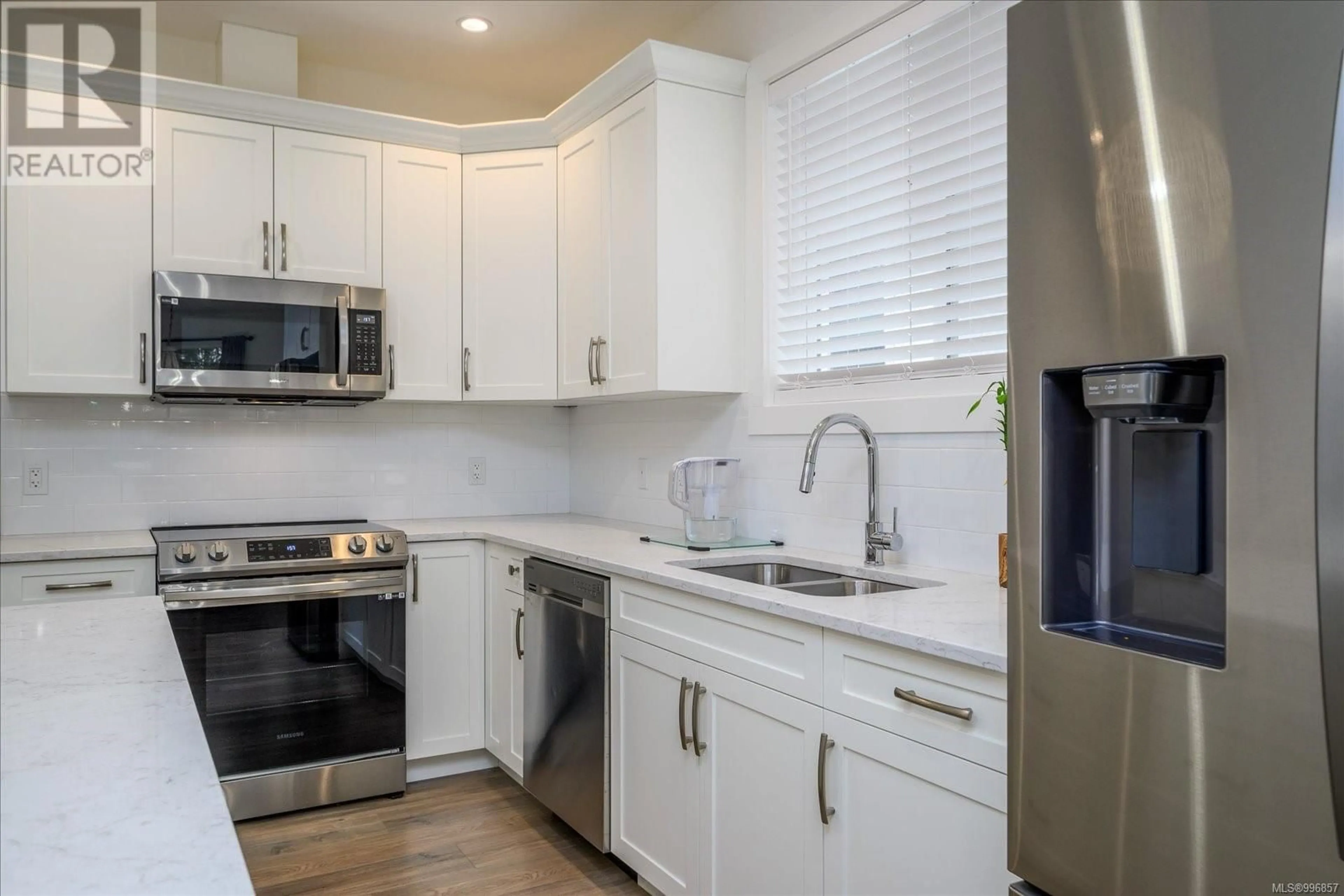 Standard kitchen, unknown for 2339 YORK CRESCENT, Nanaimo British Columbia V9T4N6