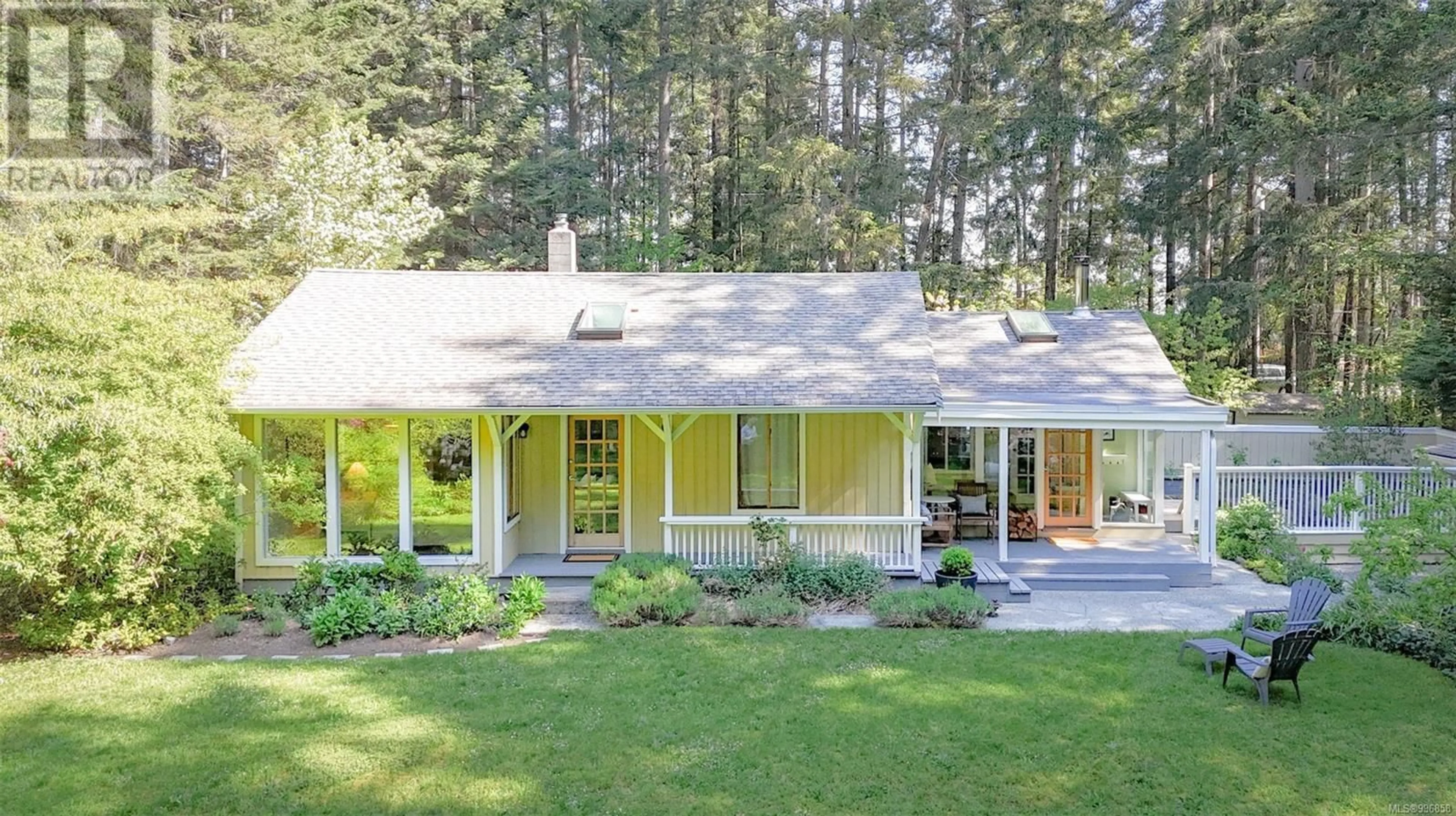 Home with vinyl exterior material, unknown for 1560 VIOLET CRESCENT, Gabriola Island British Columbia V0R1X5