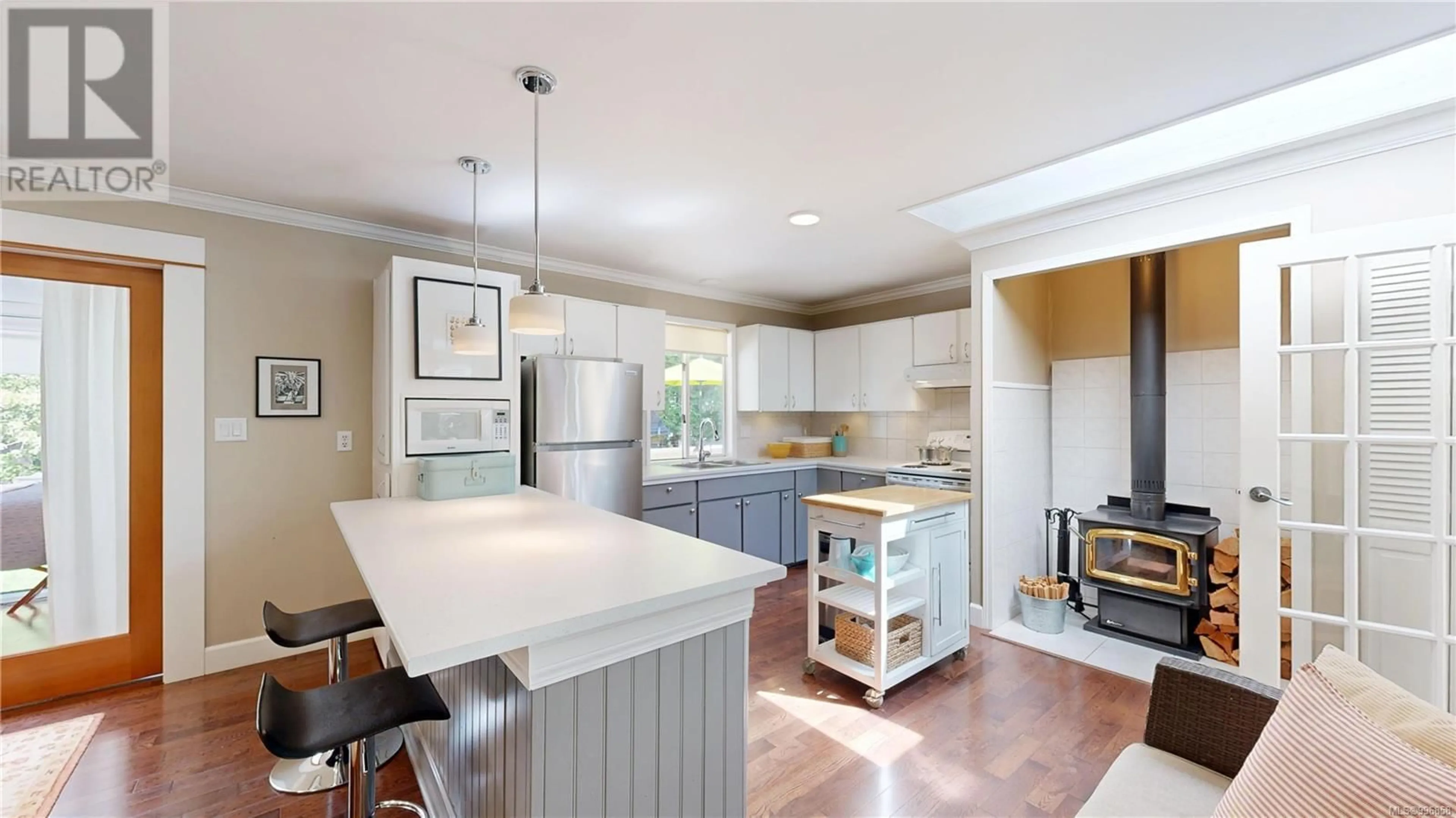 Open concept kitchen, ceramic/tile floor for 1560 VIOLET CRESCENT, Gabriola Island British Columbia V0R1X5