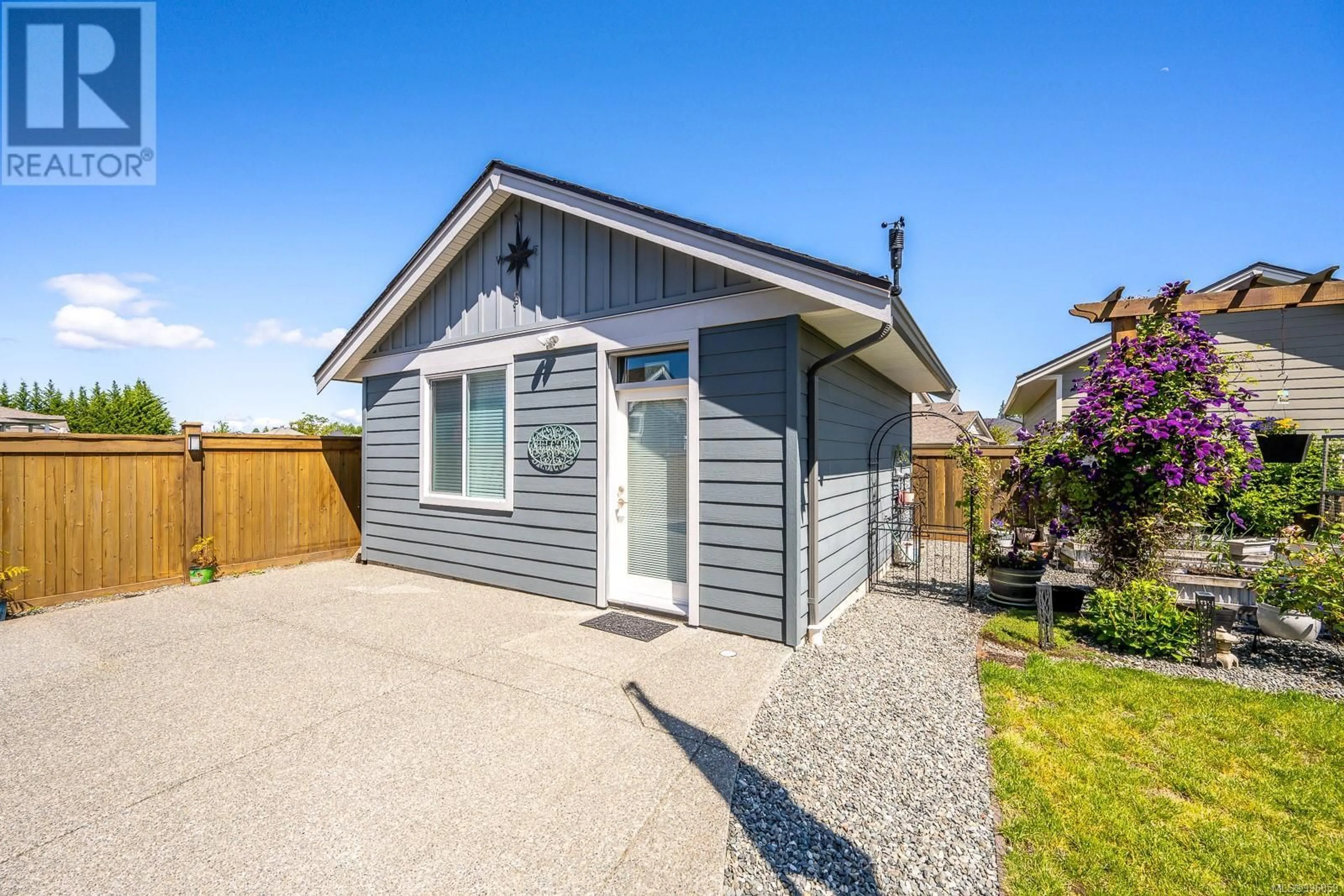Home with vinyl exterior material, street for 80 NIKOLA ROAD, Campbell River British Columbia V9W0C9