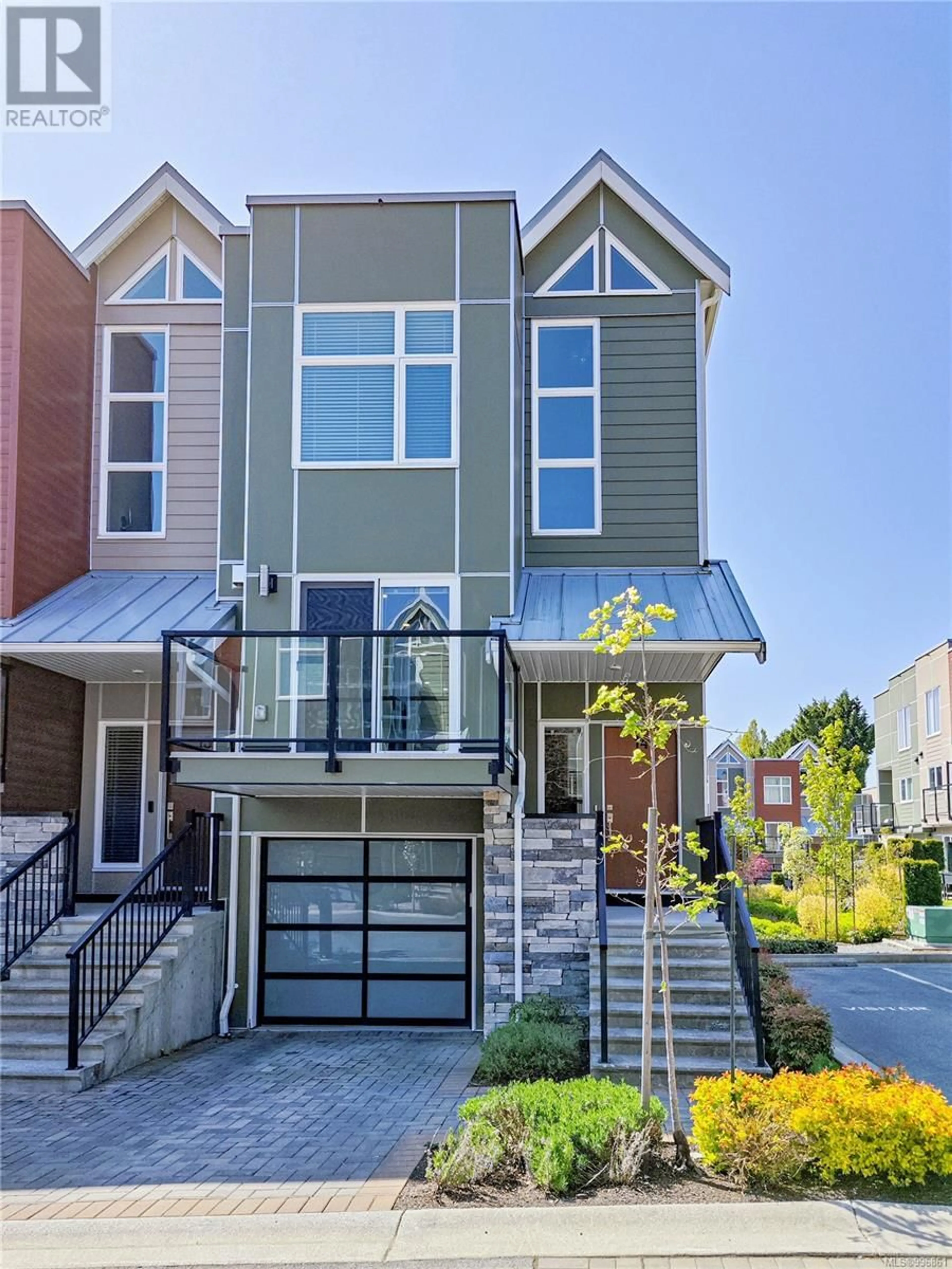 Home with vinyl exterior material, street for 14 - 4355 VIEWMONT AVENUE, Saanich British Columbia V8Z5K8