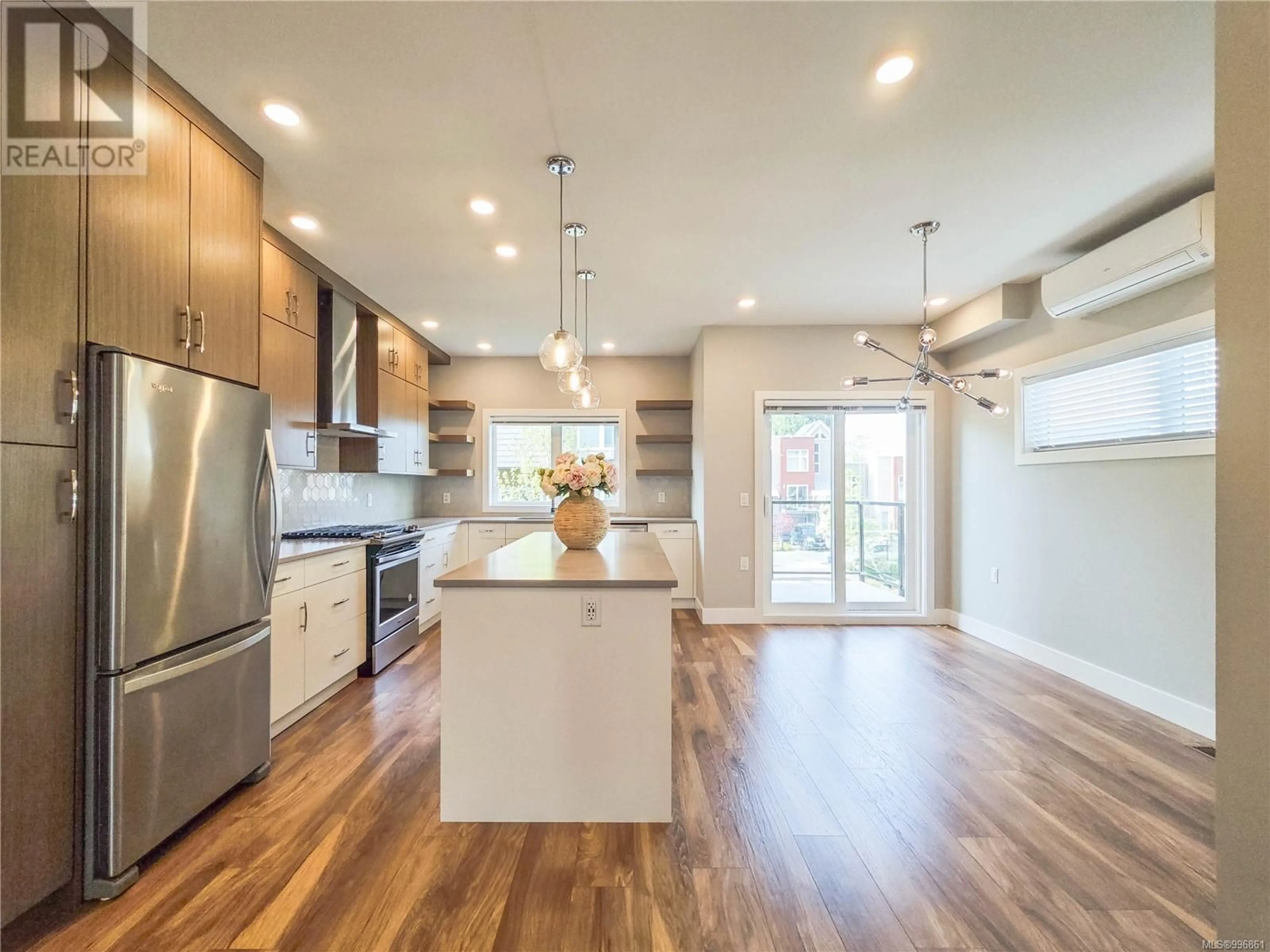 Open concept kitchen, wood/laminate floor for 14 - 4355 VIEWMONT AVENUE, Saanich British Columbia V8Z5K8