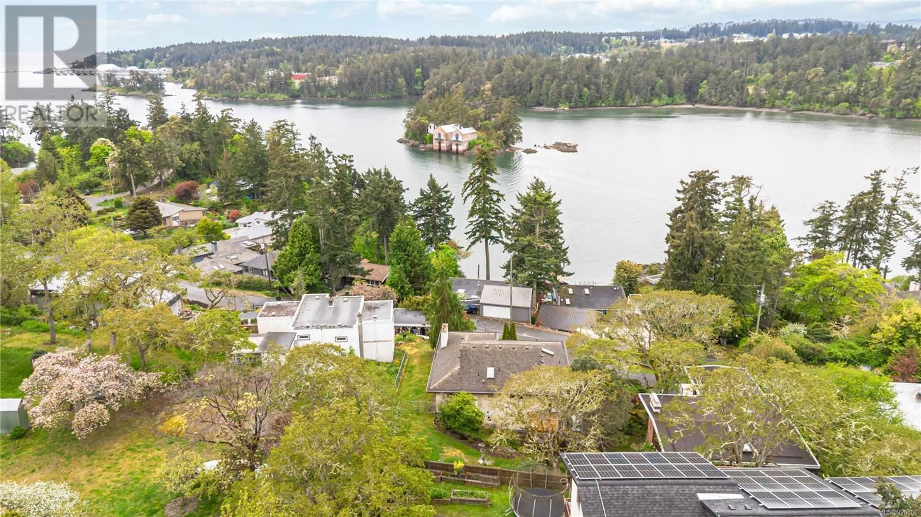 A pic from outside/outdoor area/front of a property/back of a property/a pic from drone, water/lake/river/ocean view for A - 558 VIEW ROYAL AVENUE, View Royal British Columbia V9B1B7