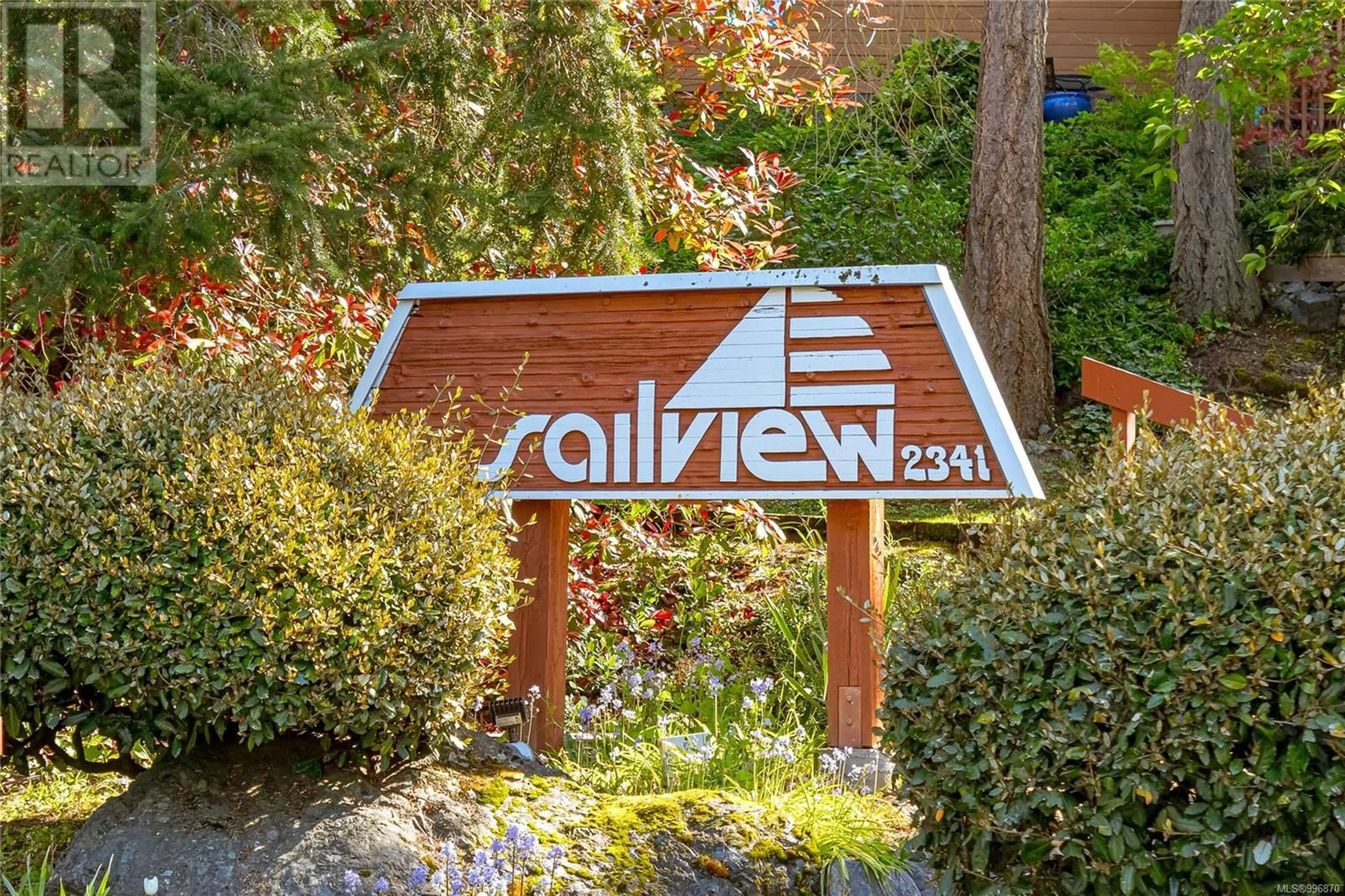 Indoor foyer for 201 - 2341 HARBOUR ROAD, Sidney British Columbia V8L3X8