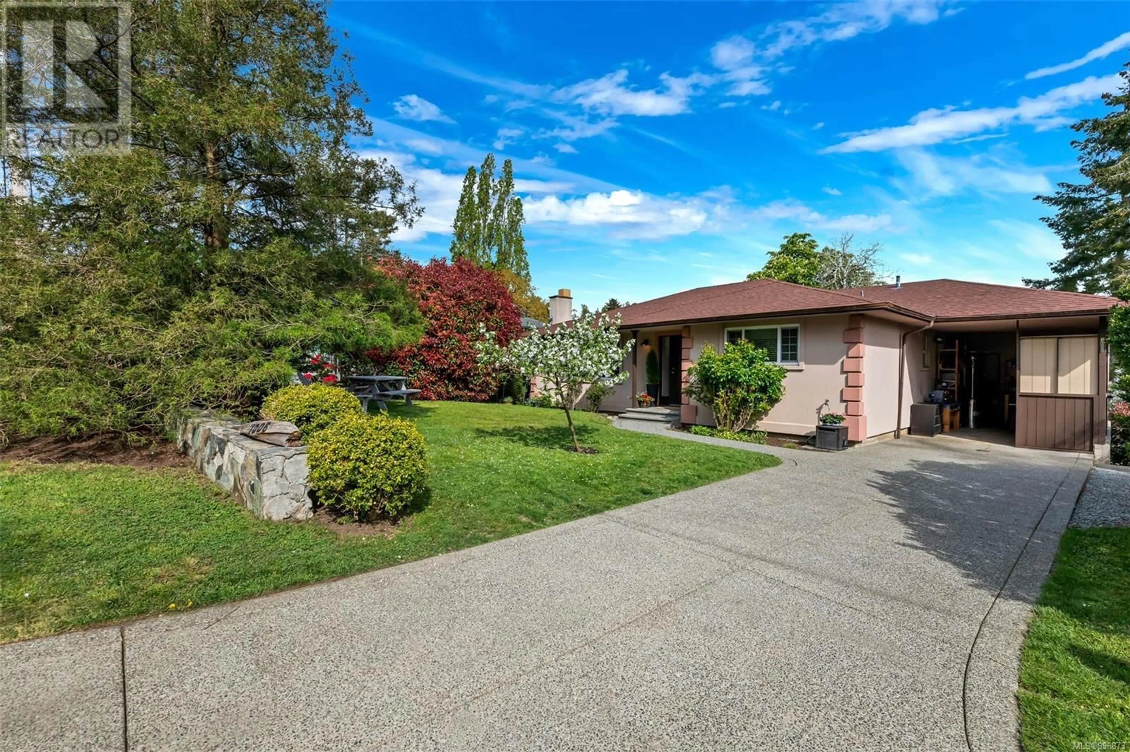 Unknown for 1006 KAREN CRESCENT, Saanich British Columbia V8X3C9