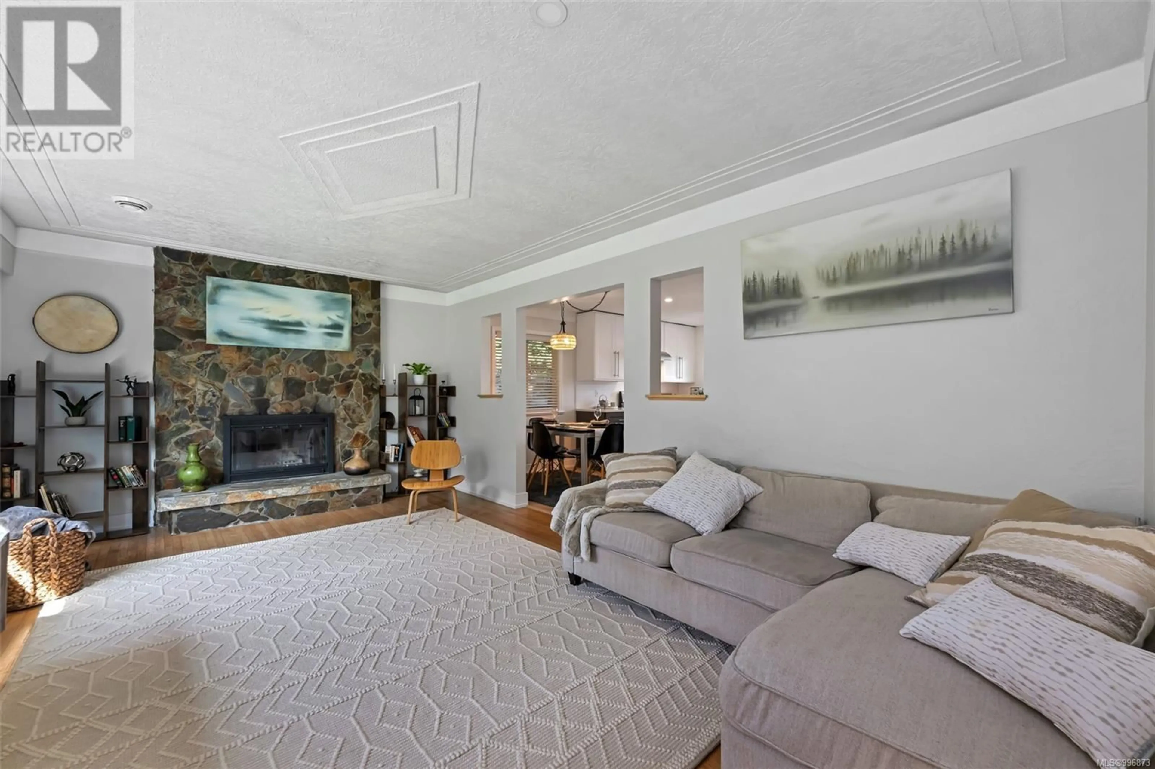 Living room with furniture, unknown for 1006 KAREN CRESCENT, Saanich British Columbia V8X3C9