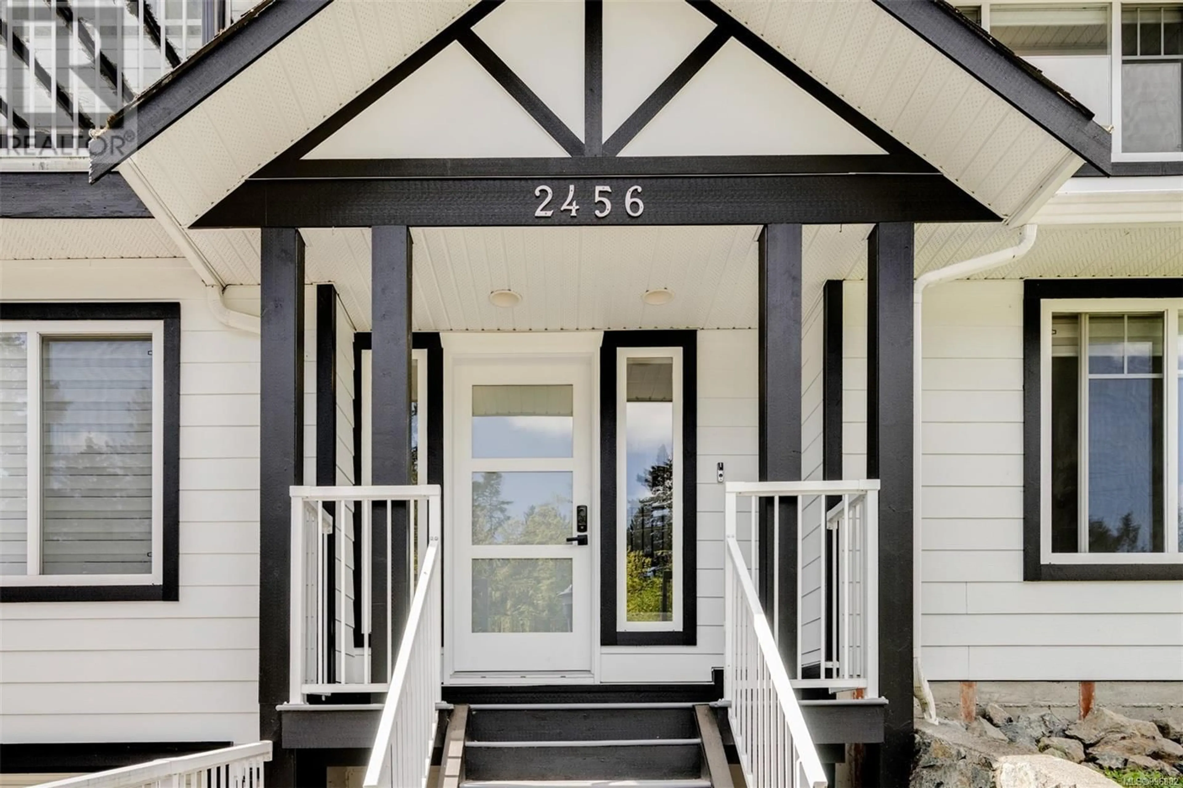 Indoor entryway for 2456 SELWYN ROAD, Langford British Columbia V9B3K8